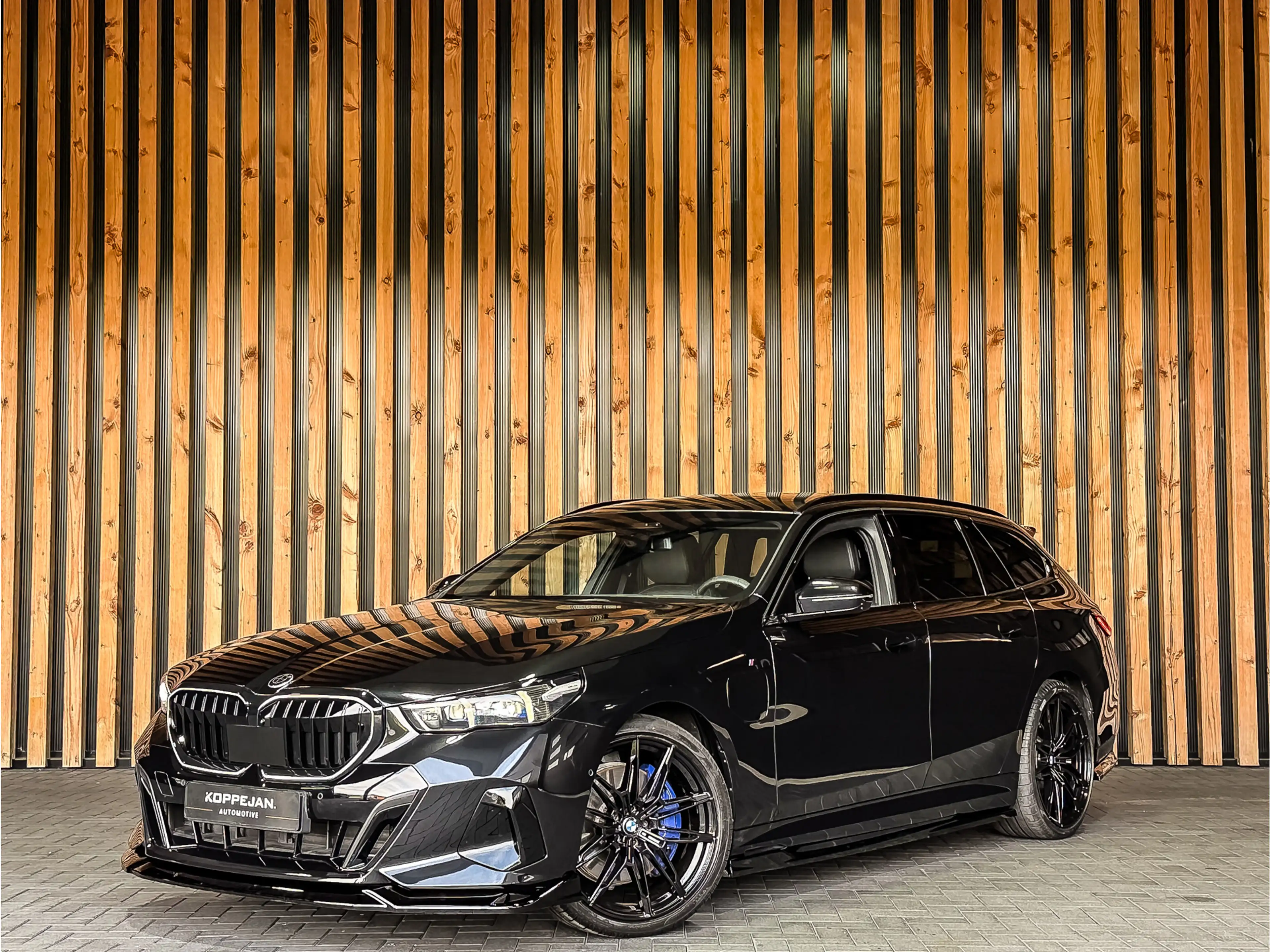 BMW 550 5-serie Touring 550e xDrive 490PK M-Sport | BOWER — photo 2