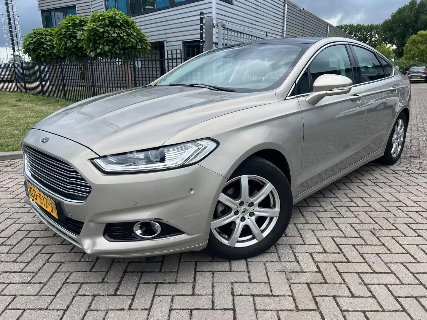 Ford Mondeo 1.5 Titanium 2015 Clima Cruise Navi Pano PDC Trekh Gris - 2