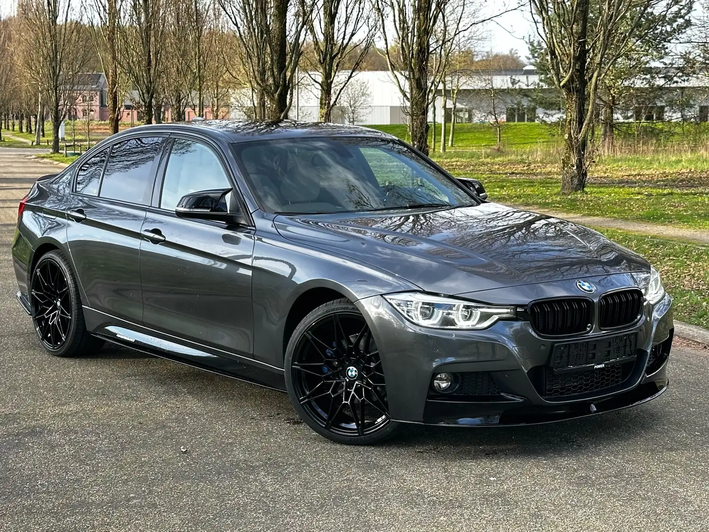 BMW 330 M-Performance/Pano/ Full LED Silver - 2