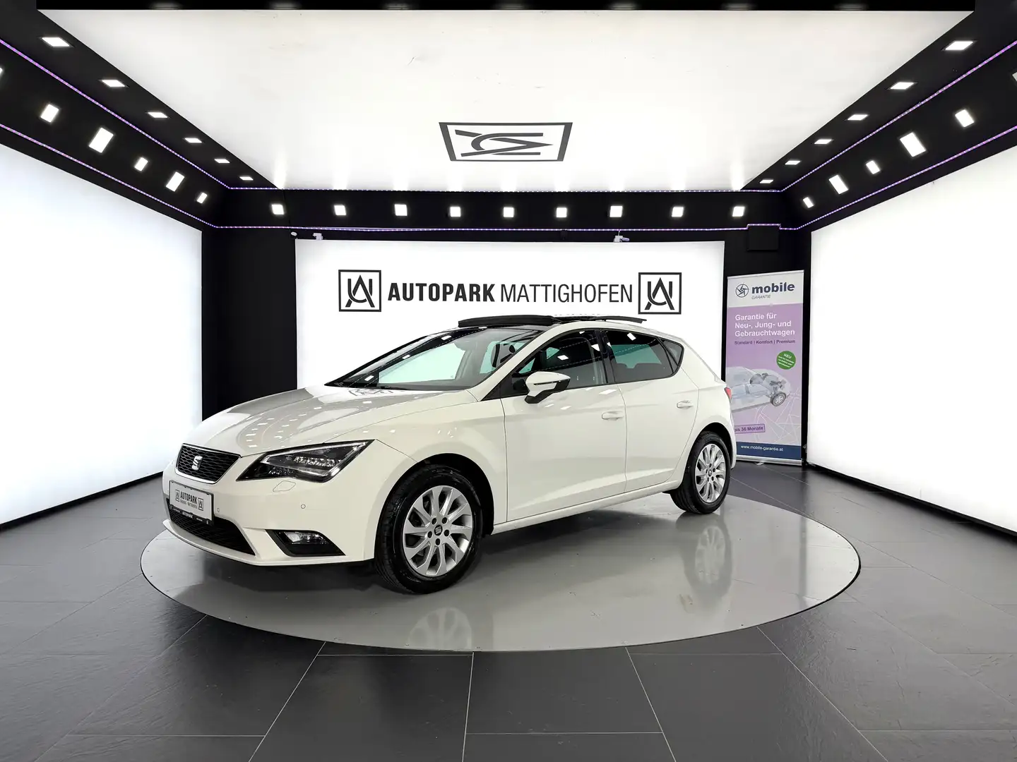 SEAT Leon 1.6 TDI Executive *PANO*PDC*TEMPO* Weiß - 2