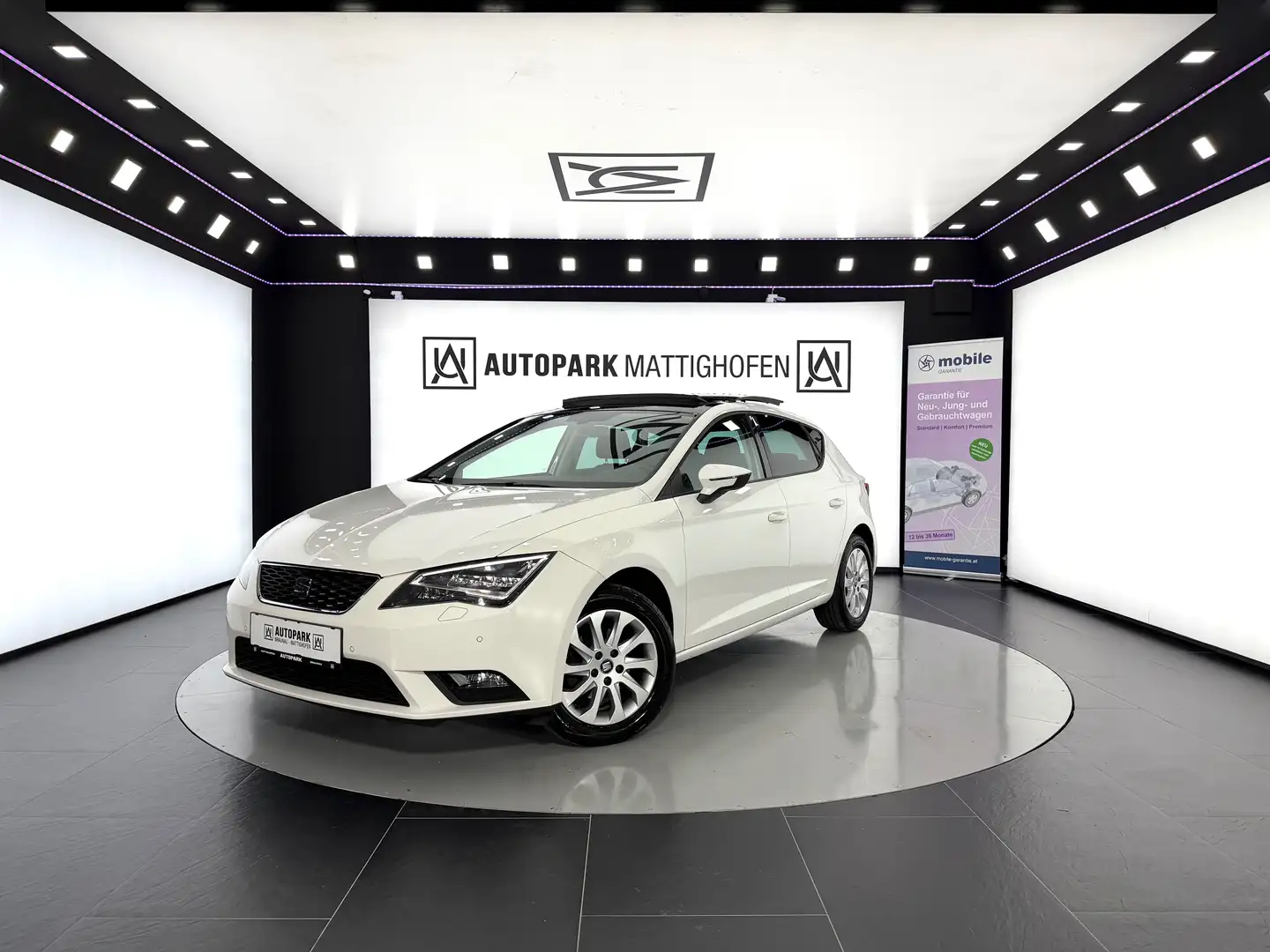 SEAT Leon 1.6 TDI Executive *PANO*PDC*TEMPO* Weiß - 1