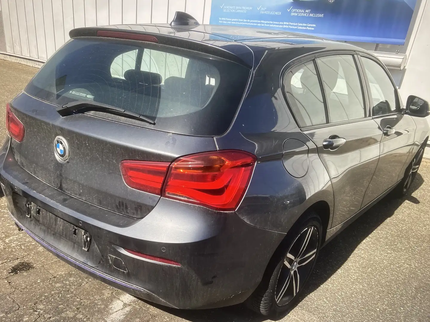 BMW 118 118 d xDrive Sport Line Grijs - 2