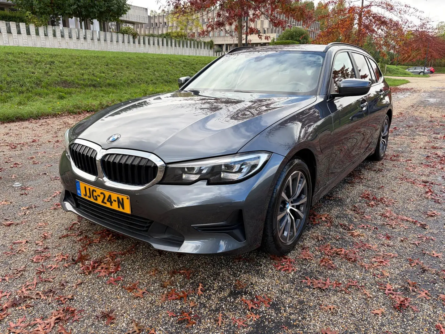 BMW 330 3-serie Touring 330e Business Edition Leer Trekhaa Gris - 1