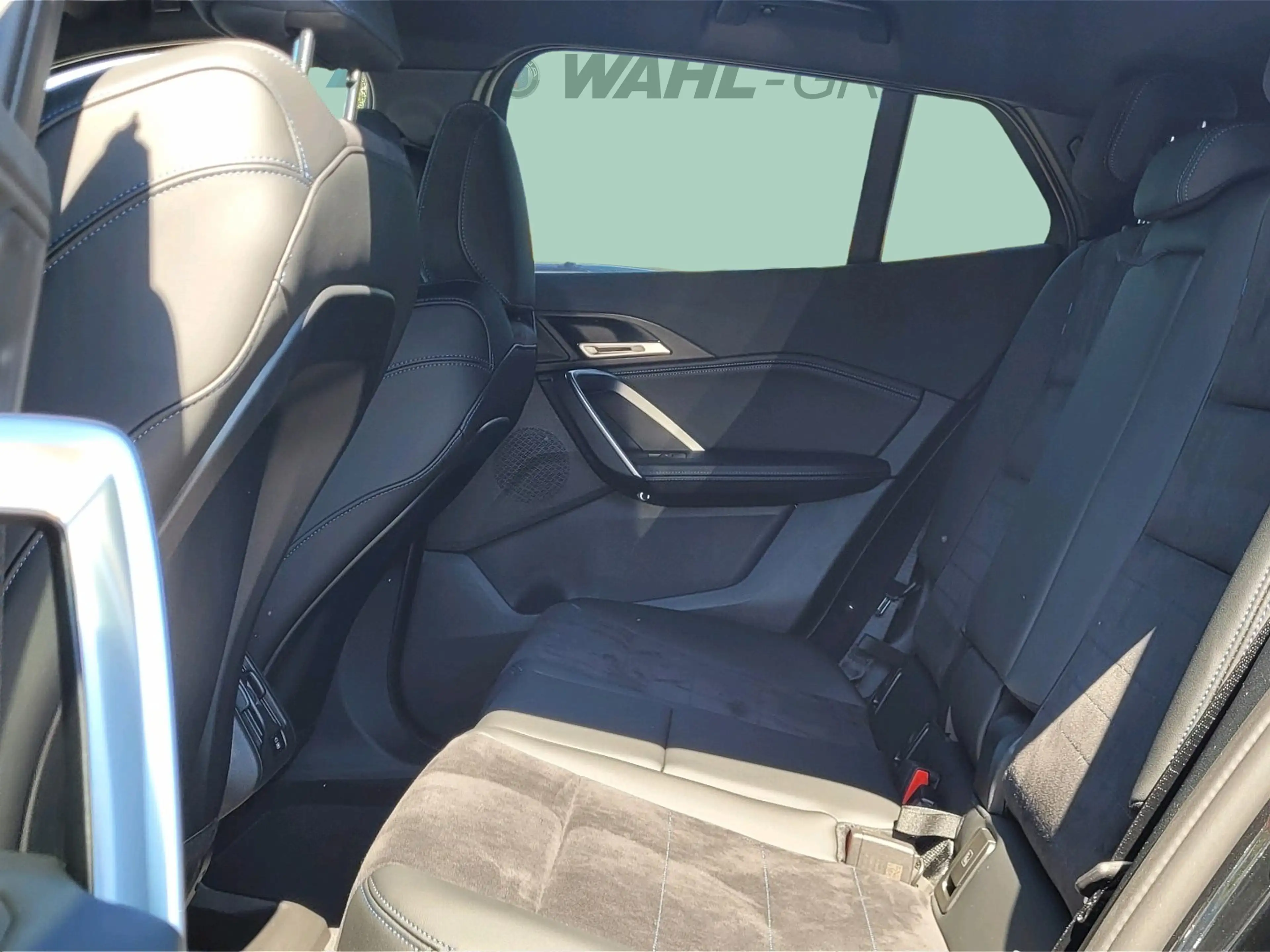 BMW iX2 eDrive20 M Sport AHK Premium 19" DrivingAss Adapt — photo 12