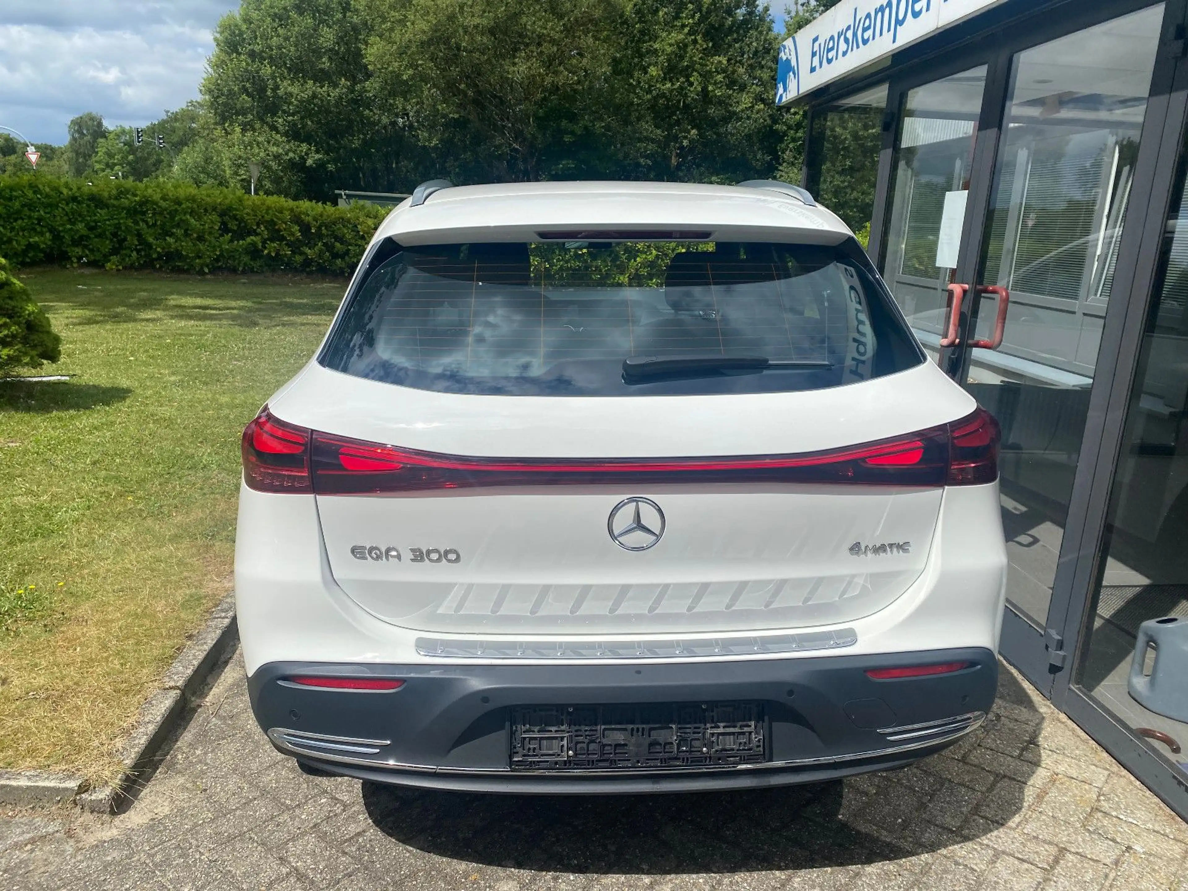 Mercedes-Benz EQA 300 4Matic - Facelift ! — photo 4