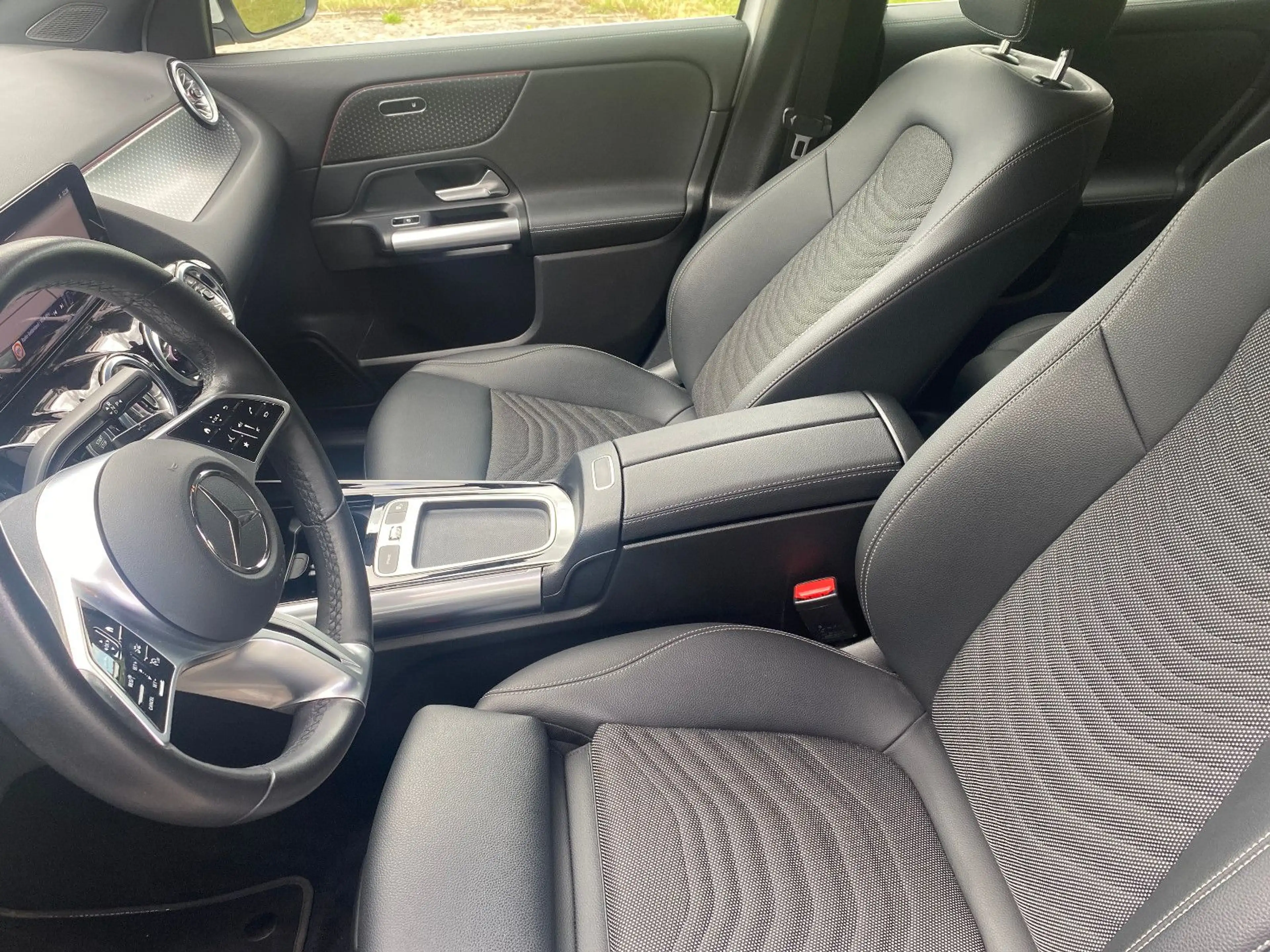 Mercedes-Benz EQA 300 4Matic - Facelift ! — photo 9