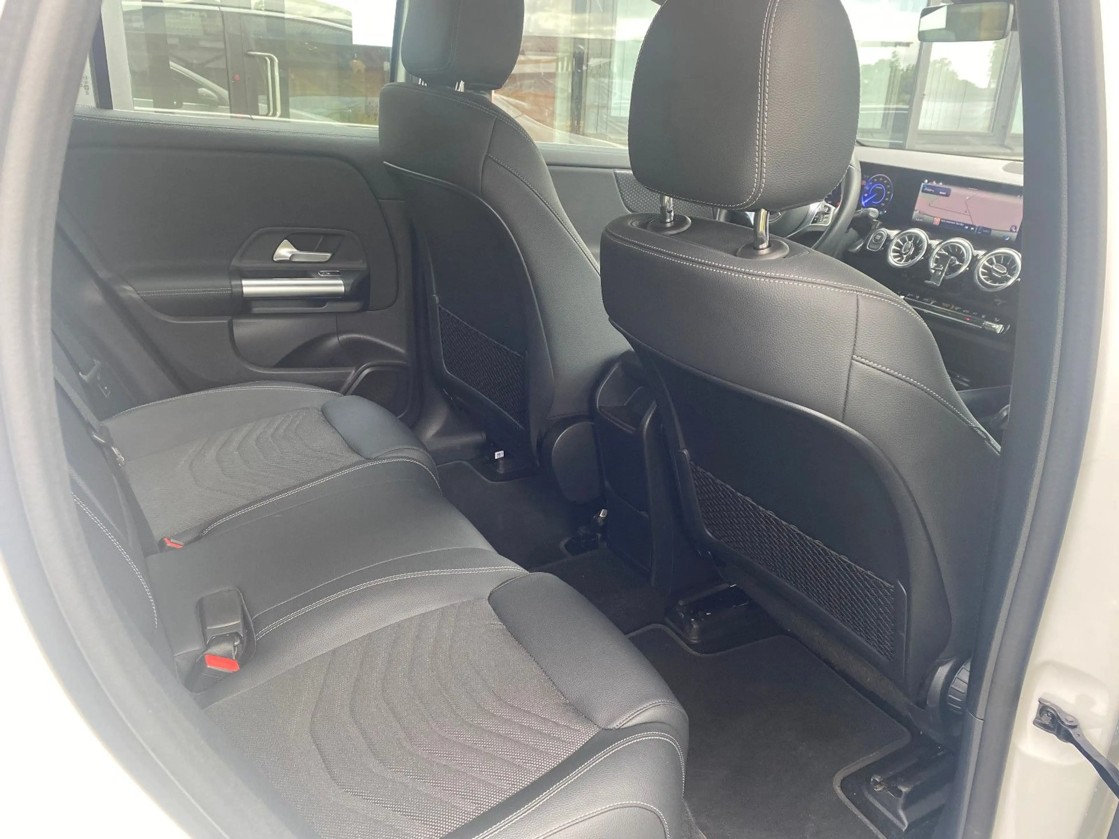 Mercedes-Benz EQA 300 4Matic - Facelift ! — photo 8