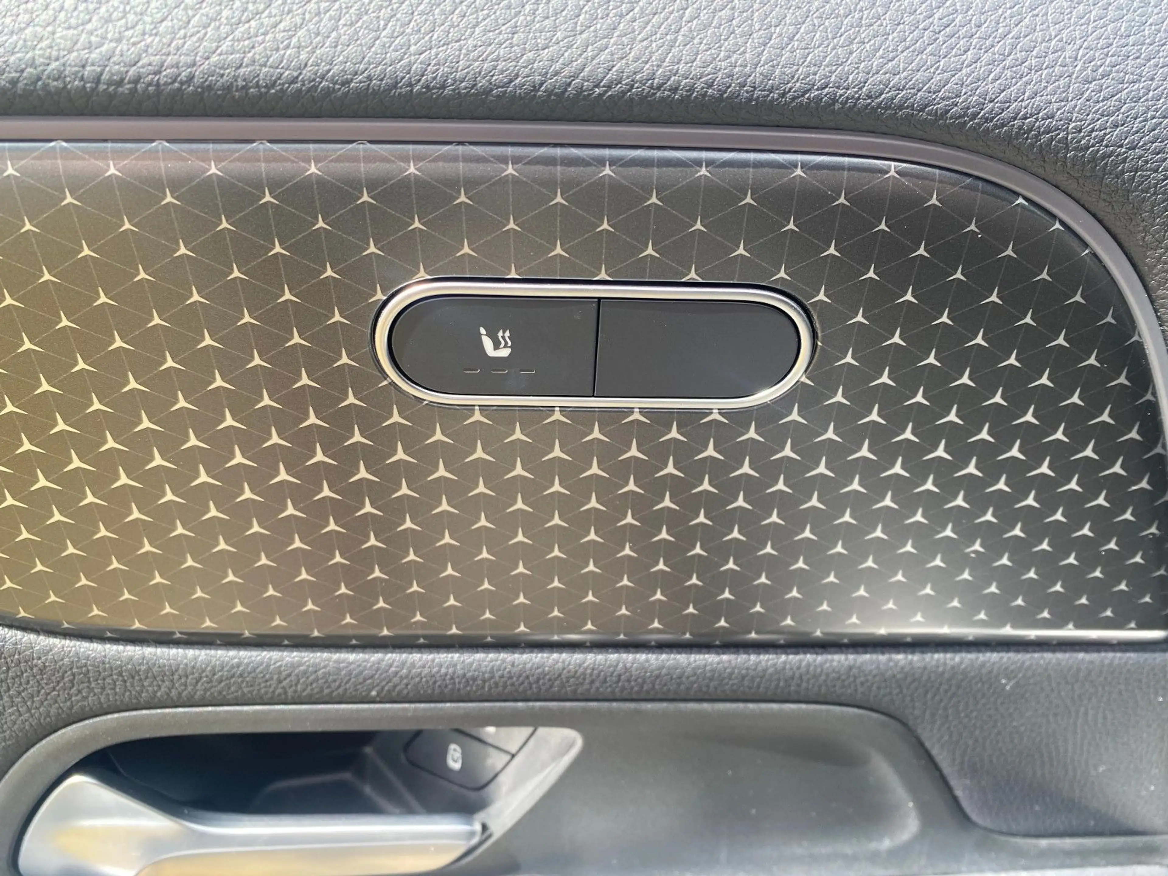 Mercedes-Benz EQA 300 4Matic - Facelift ! — photo 13