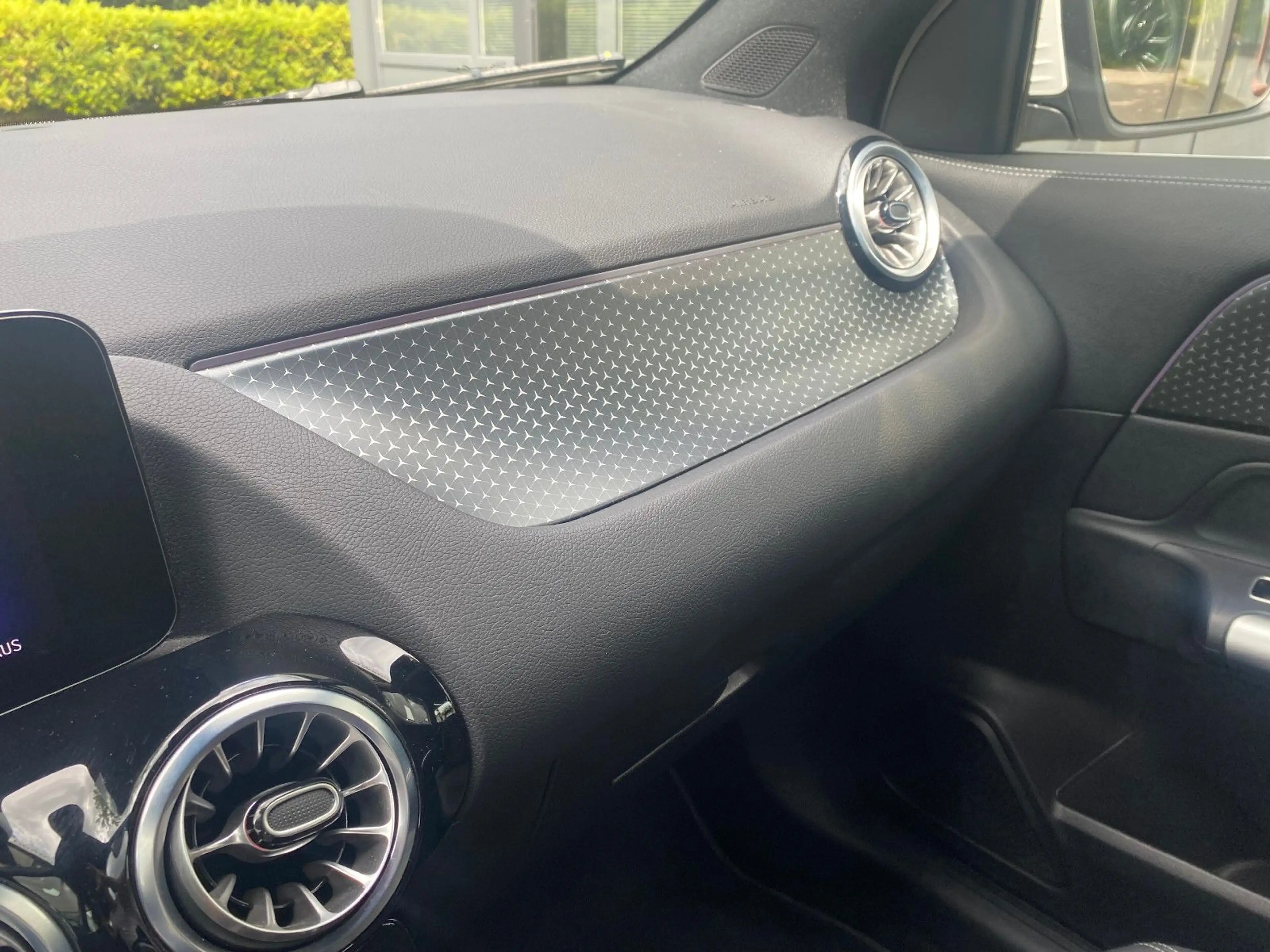 Mercedes-Benz EQA 300 4Matic - Facelift ! — photo 15