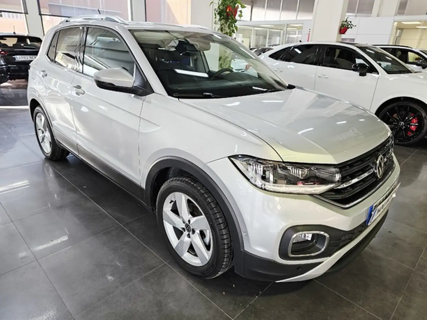 Volkswagen T-Cross 1.5 TSI Sport DSG7 110kW Plateado - 2