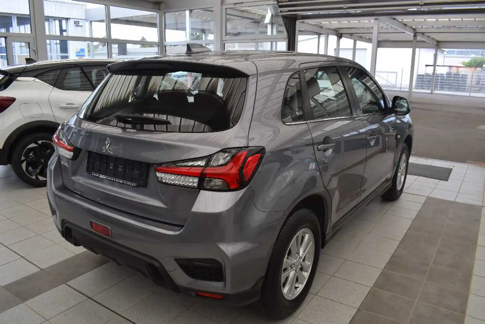 Mitsubishi ASX Intro Edition 2.0 2WD Automatik Grau - 2