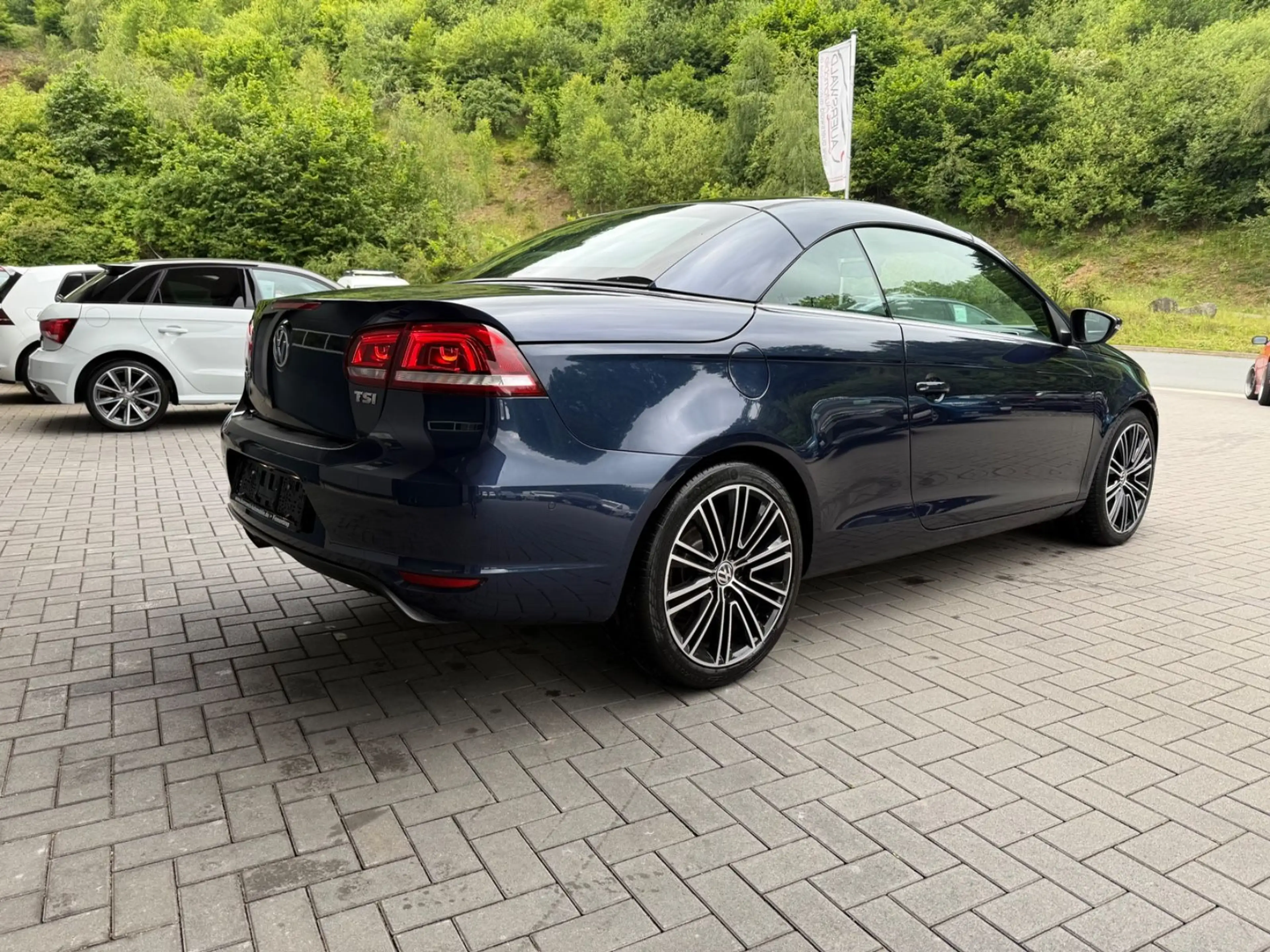 Volkswagen Eos Exclusive *PDC *AHK *Sitzheizung — photo 12