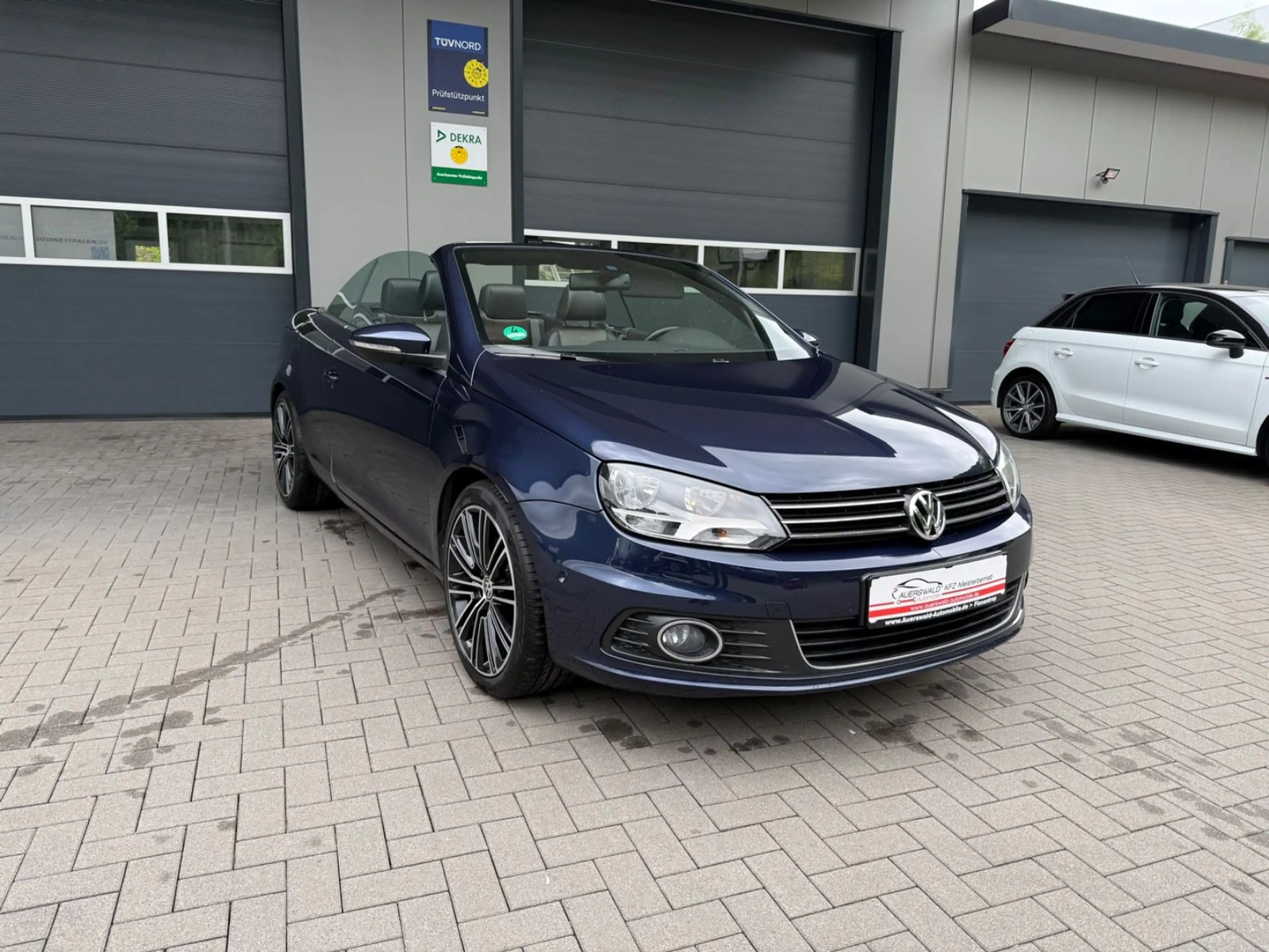 Volkswagen Eos Exclusive *PDC *AHK *Sitzheizung — photo 2