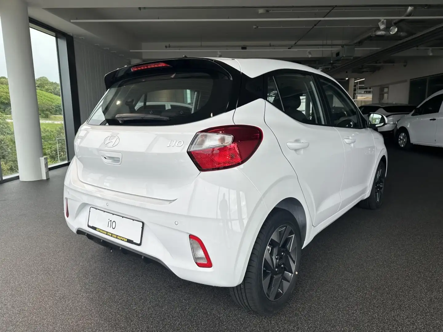 Hyundai i10 TREND + KLIMAAUTOM.+LADESCHALE HANDY U.V.M.! Weiß - 2