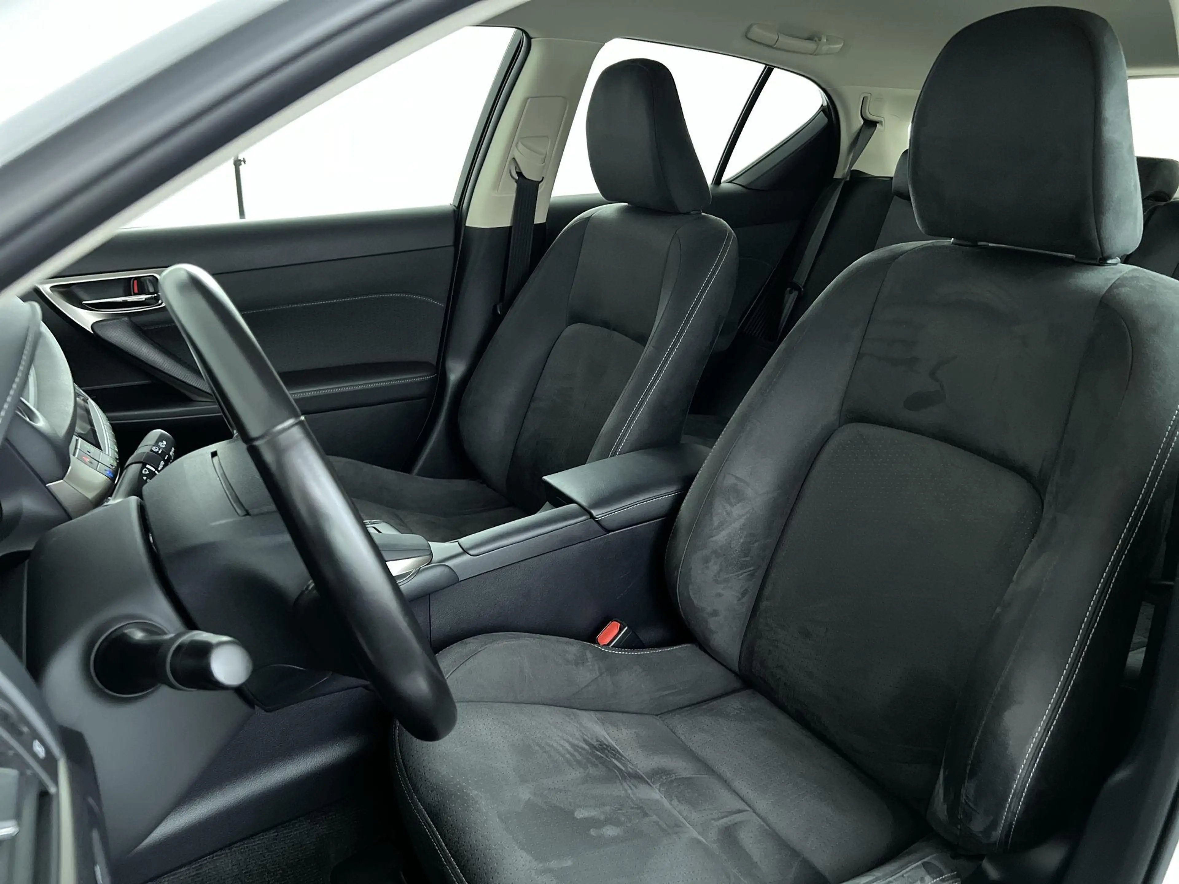 Lexus CT 200h Ultimate Edition — photo 11