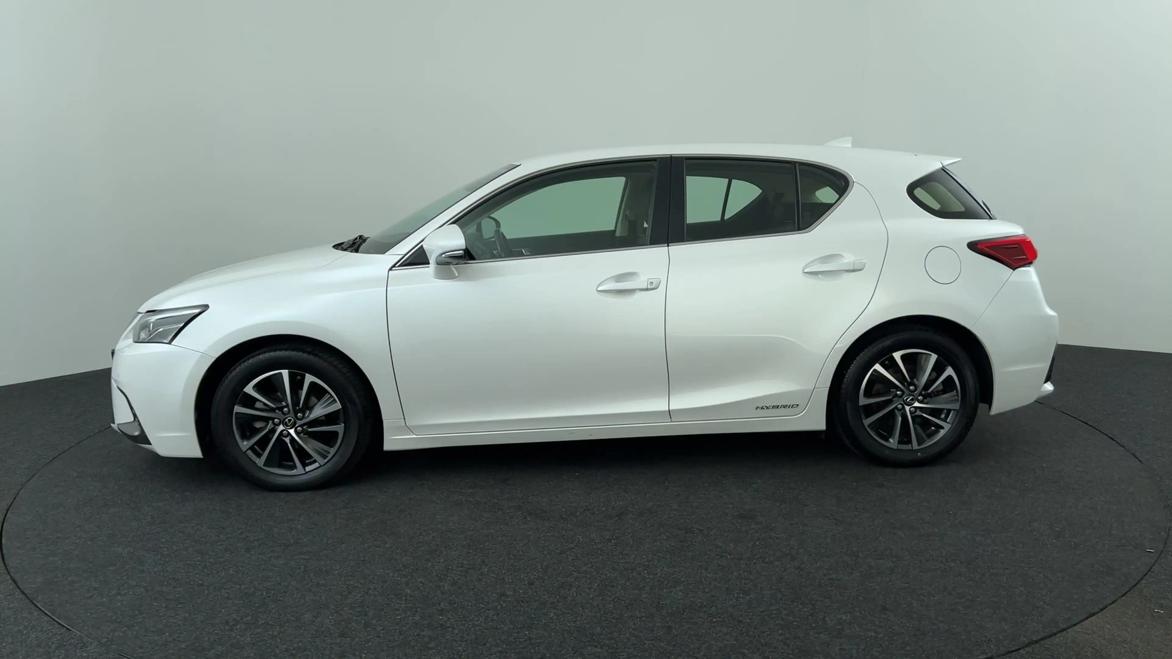Lexus CT 200h Ultimate Edition — photo 2