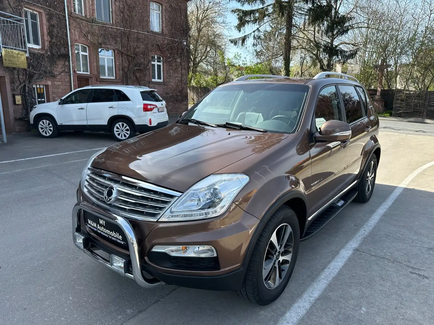 SsangYong Rexton Rexton W 2.2 Sapphire 4WD/AHK 3.5T/7 Sitzer/Voll Marrón - 1