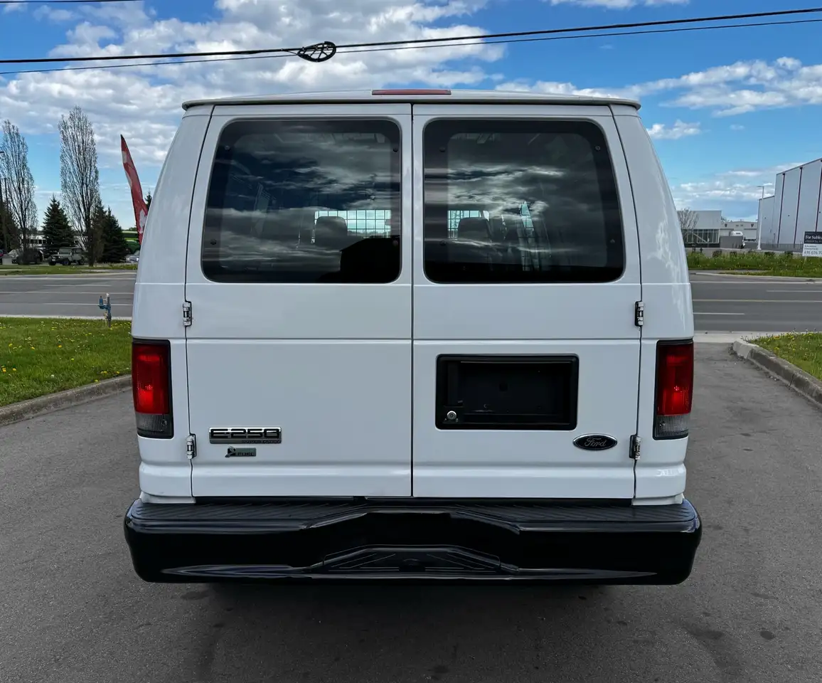 Ford Econoline снимка Ford Econoline