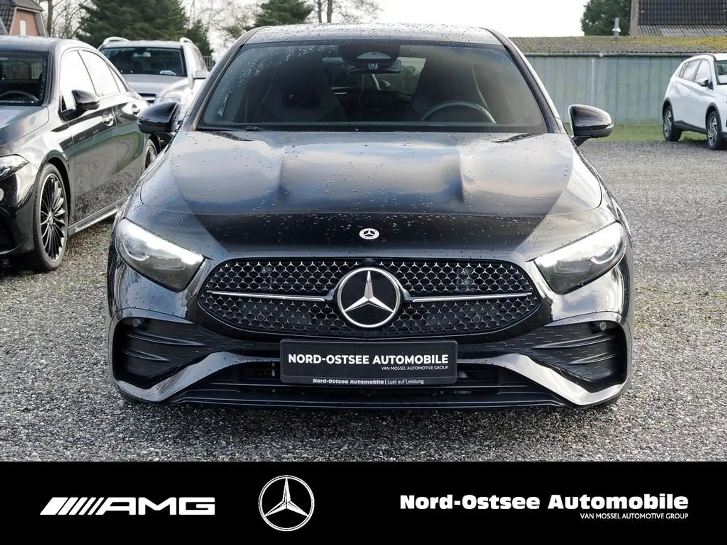 Mercedes-Benz A 180 AMG LINE NIGHT MULTIBEAM PANO NAVI TEMPO Schwarz - 2