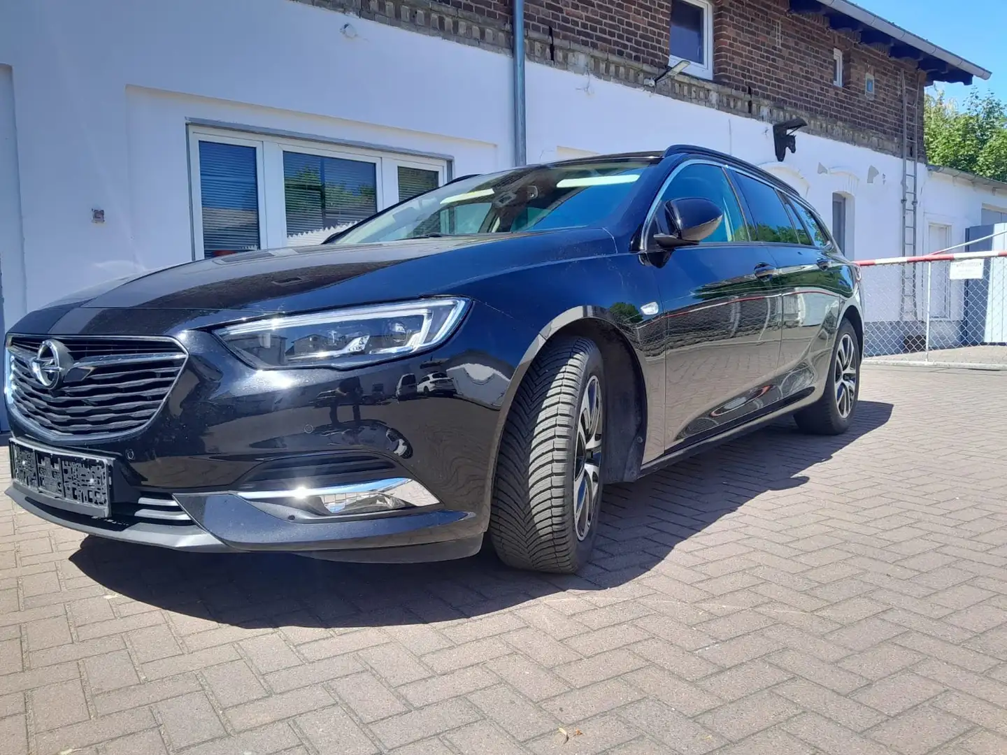 Opel Insignia Business Edition Schwarz - 1