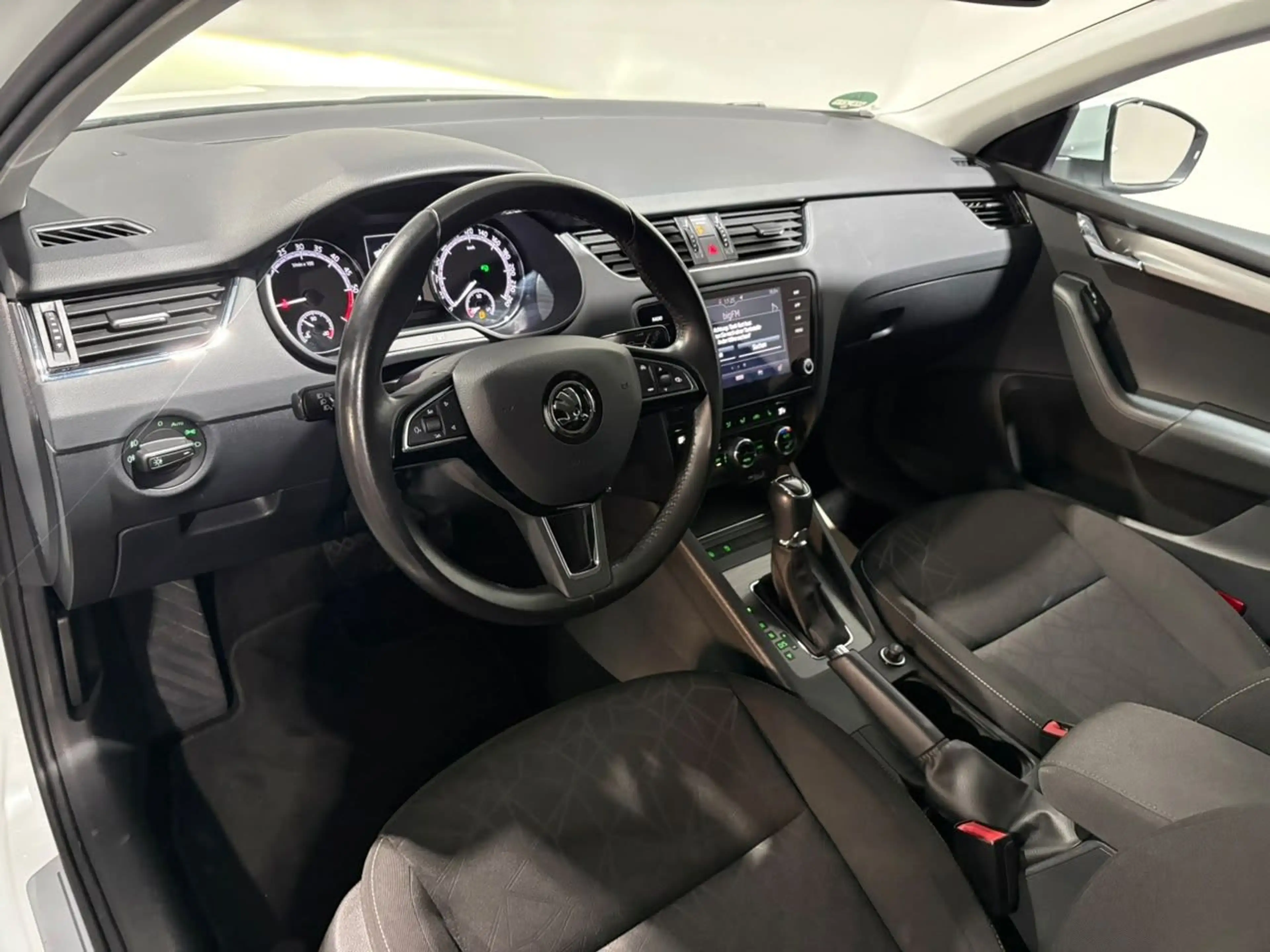 Skoda Octavia Combi 2.0  DSG LED Navi SH Kamera Temp — photo 14