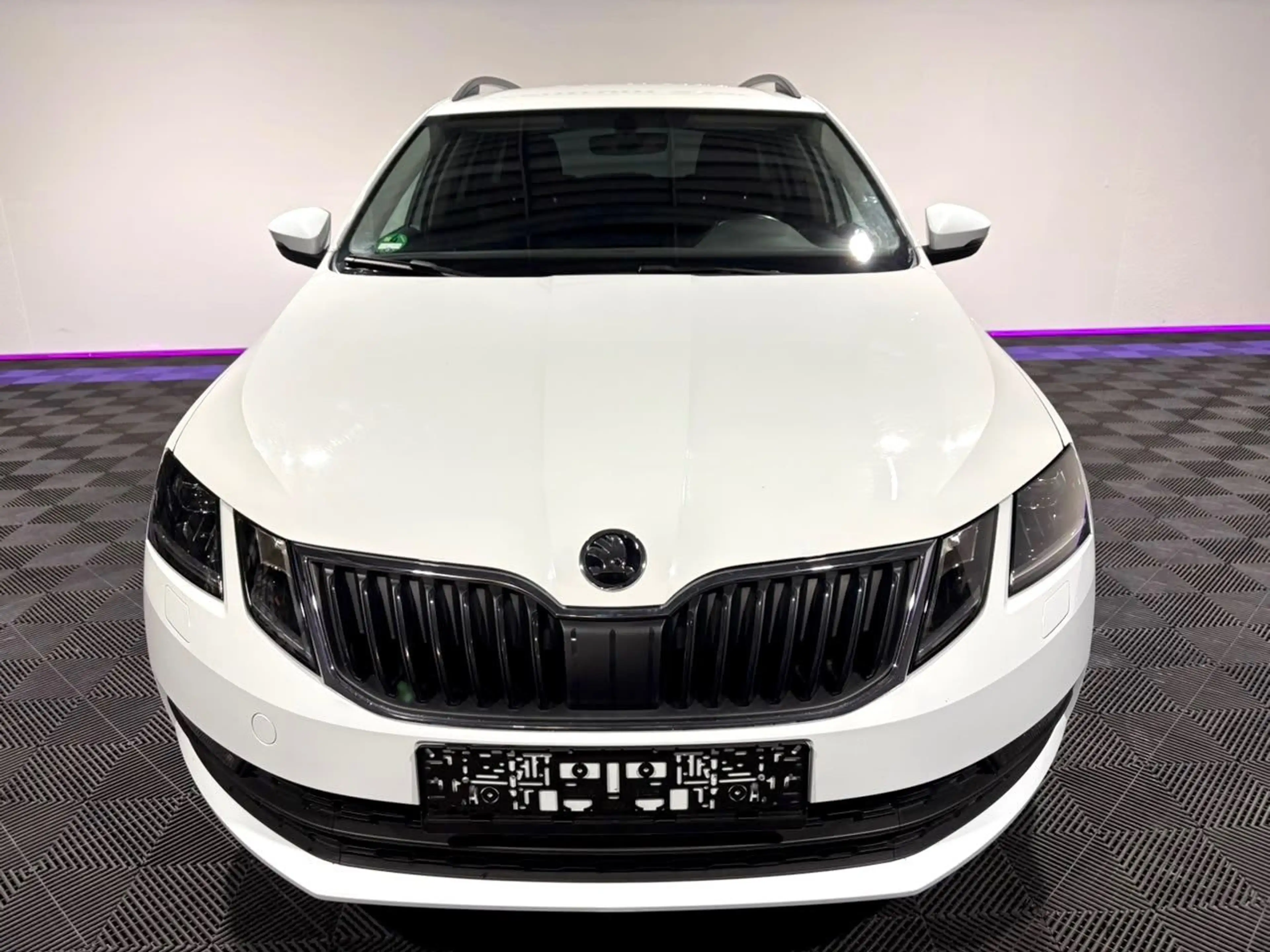 Skoda Octavia Combi 2.0  DSG LED Navi SH Kamera Temp — photo 13