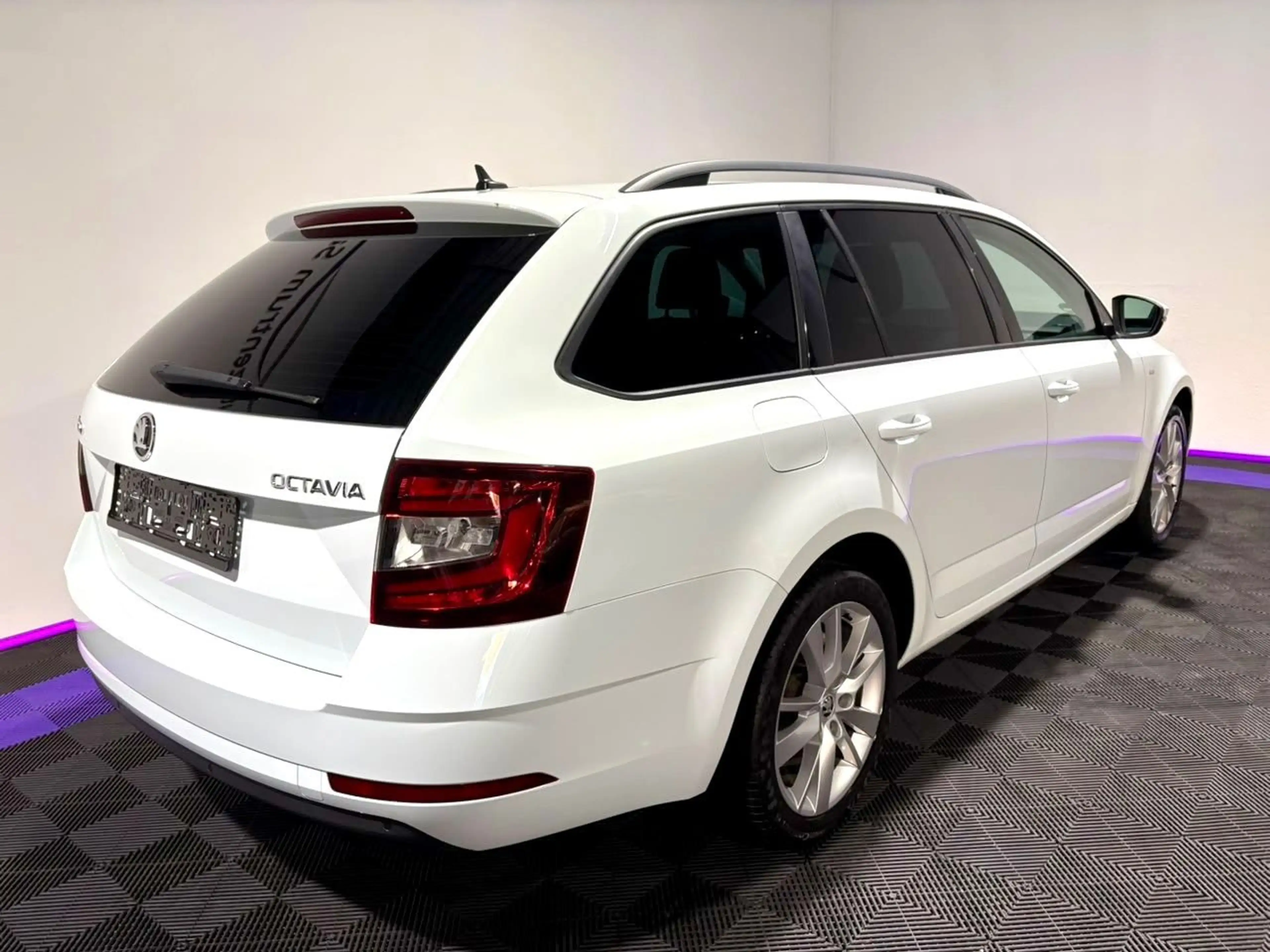Skoda Octavia Combi 2.0  DSG LED Navi SH Kamera Temp — photo 8