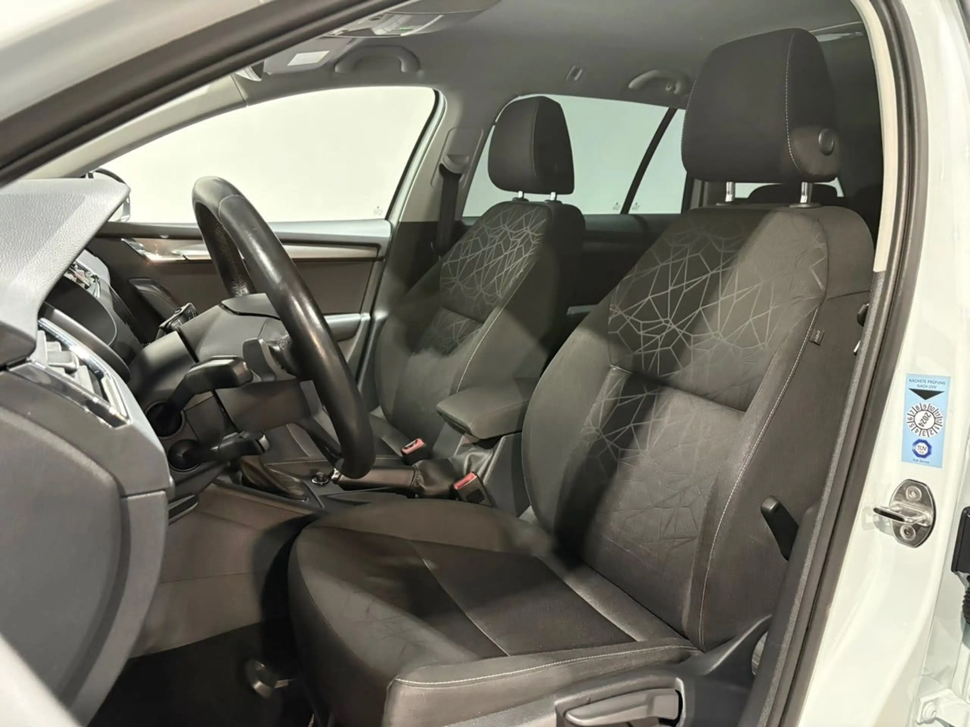 Skoda Octavia Combi 2.0  DSG LED Navi SH Kamera Temp — photo 15