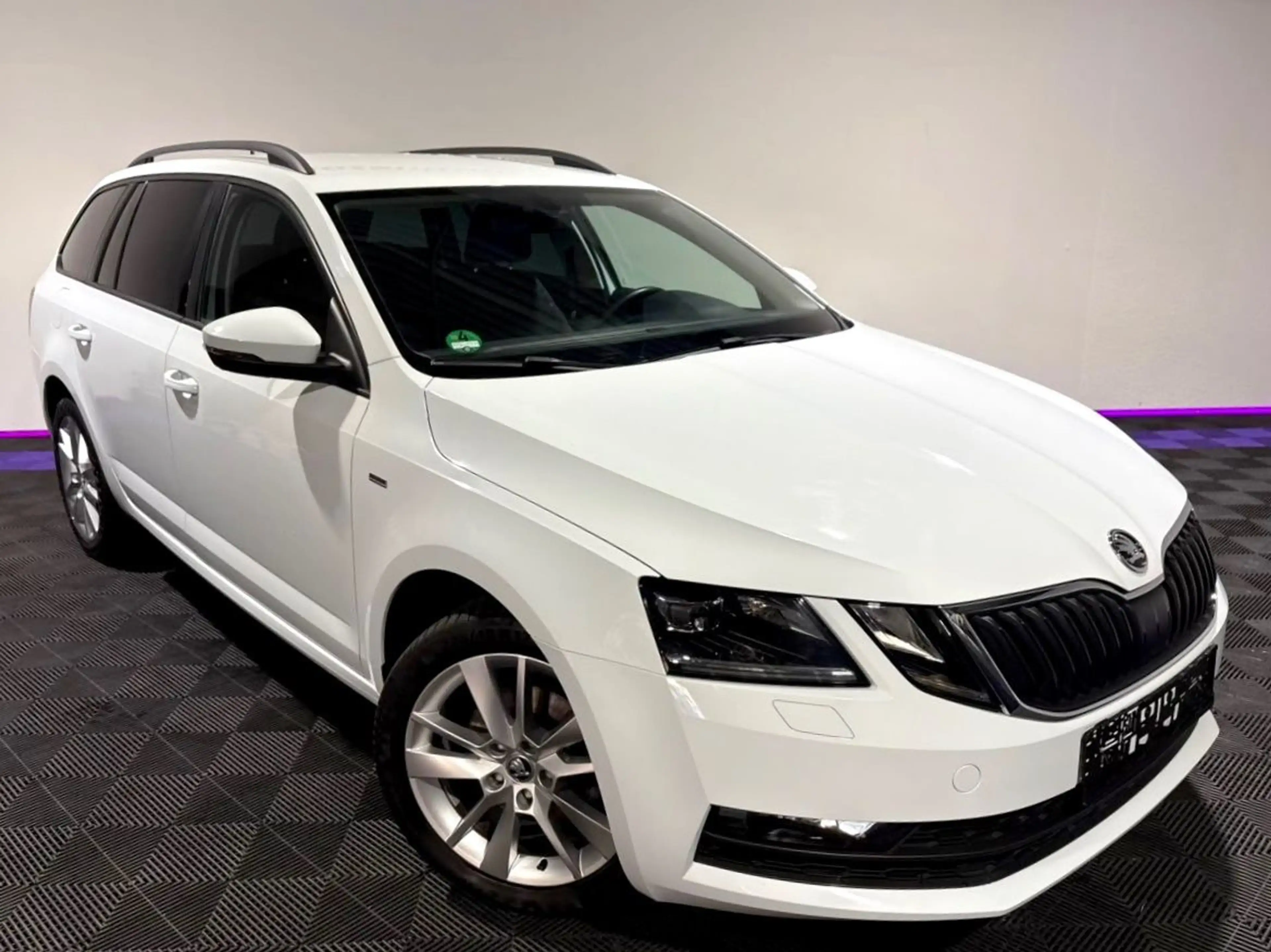 Skoda Octavia Combi 2.0  DSG LED Navi SH Kamera Temp — photo 10