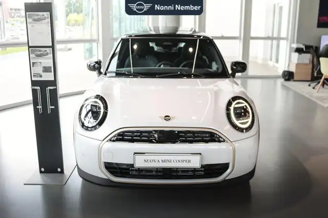 Mini Cooper Cooper view 2