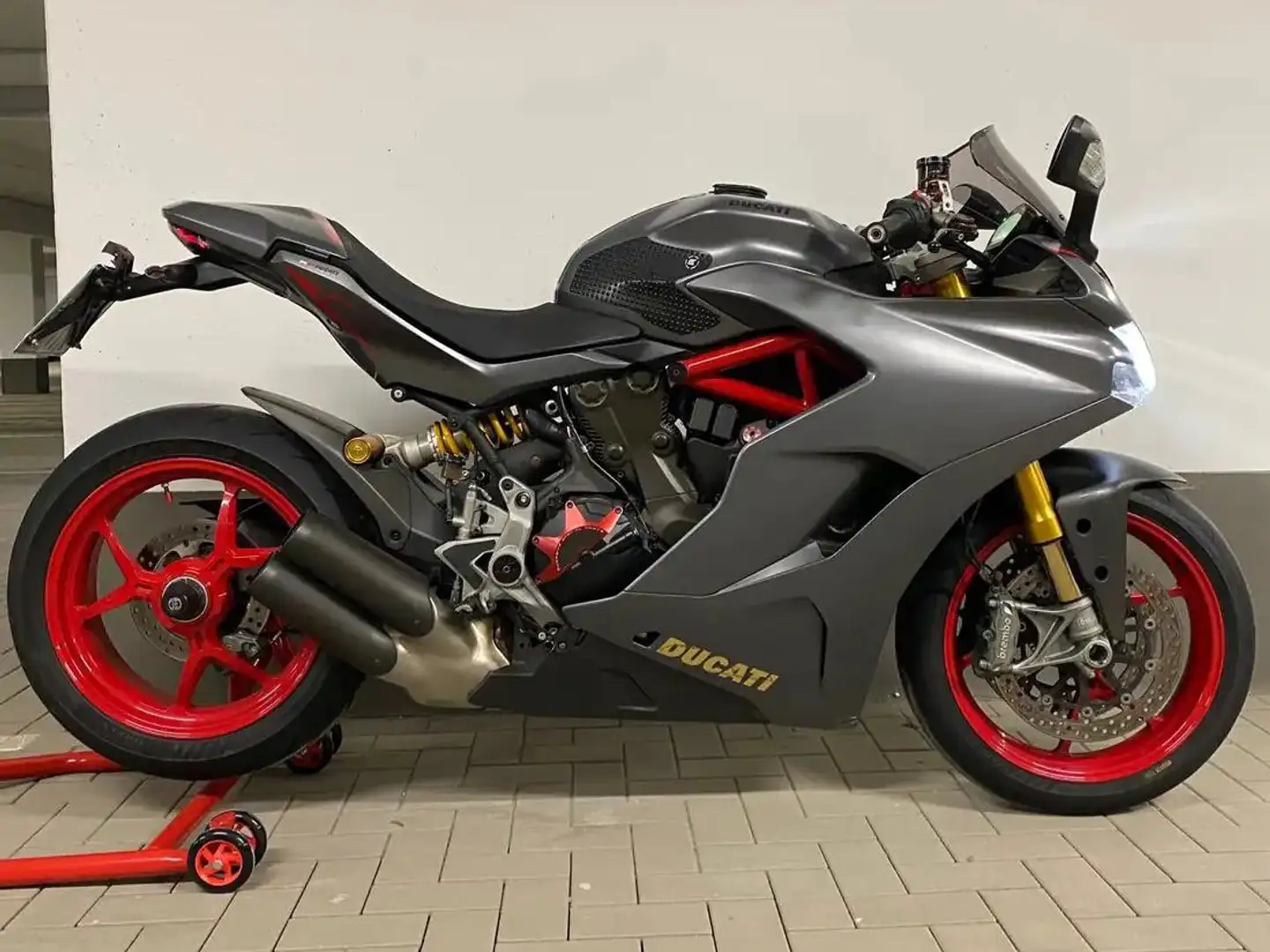 Ducati SuperSport (S-Variante: Öhlins-Fahrwerk, Quickshifter) - 1