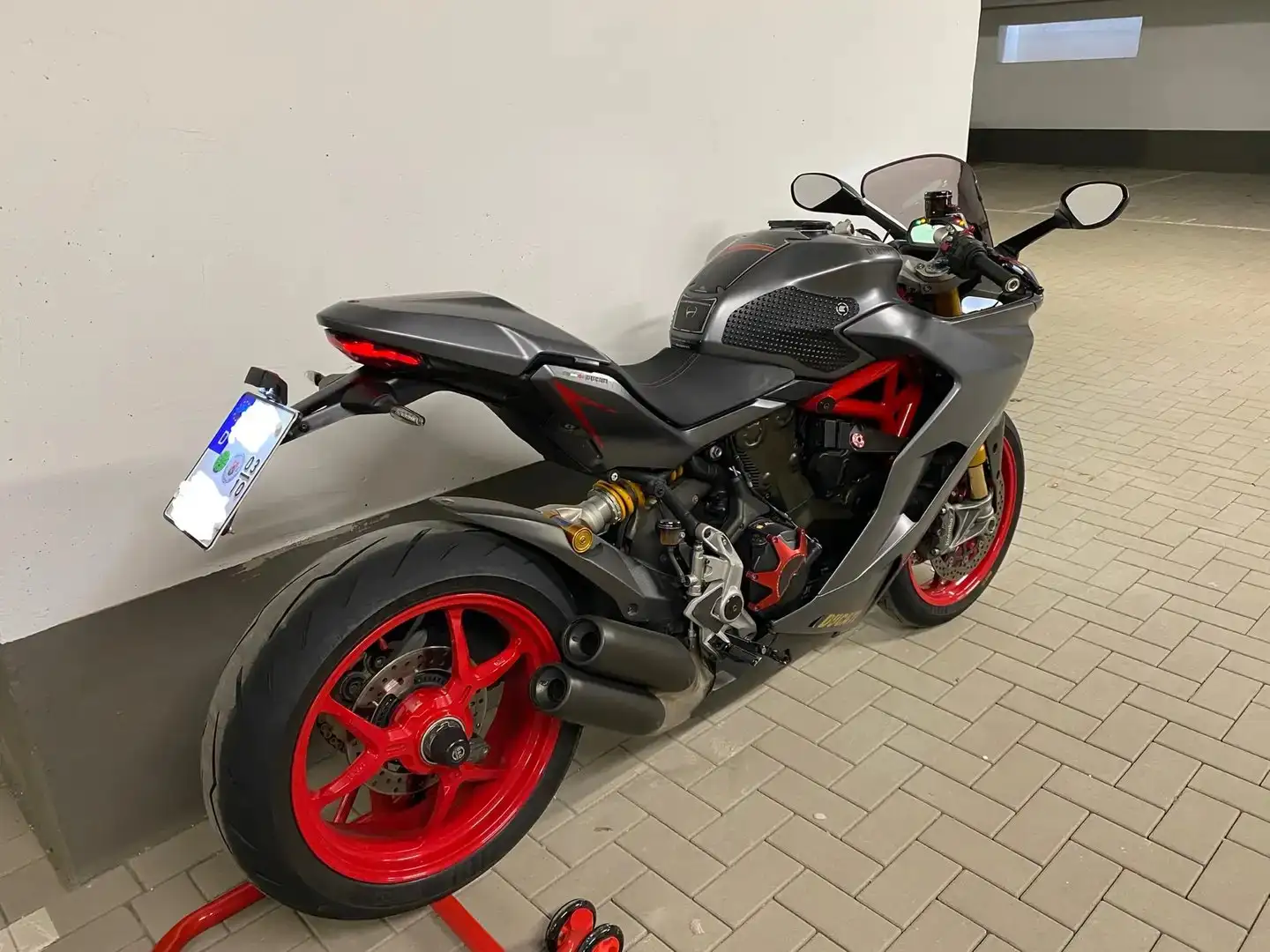 Ducati SuperSport (S-Variante: Öhlins-Fahrwerk, Quickshifter) - 2