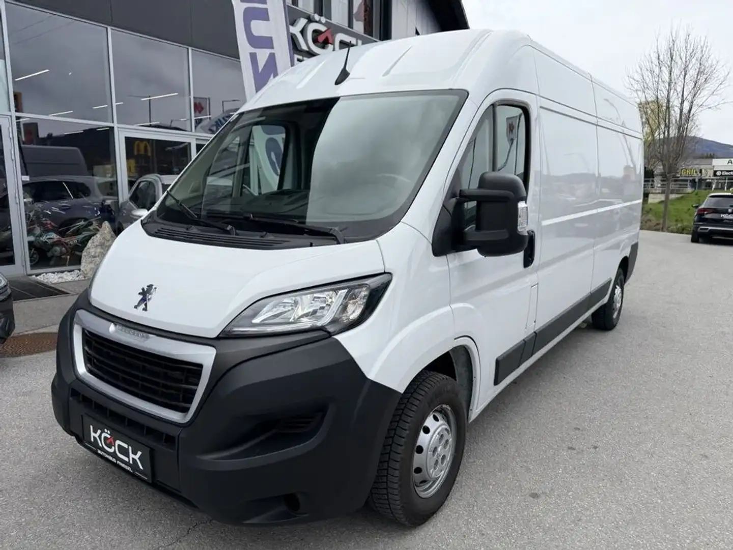 Peugeot Boxer 333 L3H2 BlueHDi 140 Stop&Start Weiß - 2