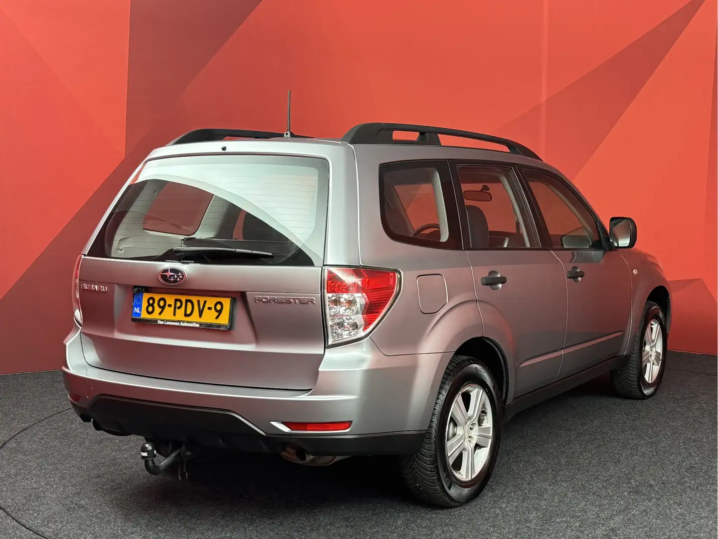 Subaru Forester 2.0 X Comfort | Automaat | Airco | Achteruitrijcam Grijs - 2