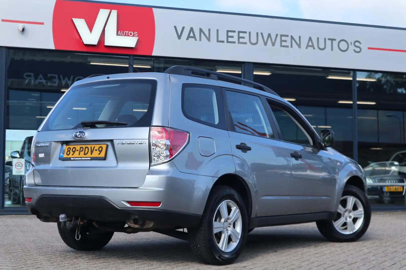 Subaru Forester 2.0 X Comfort | Automaat | Airco | APK 25-06-2025 Grijs - 2