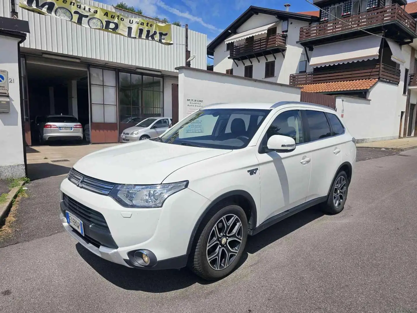 Mitsubishi Outlander 2.0 MIVEC 4WD PHEV Instyle Bianco - 1