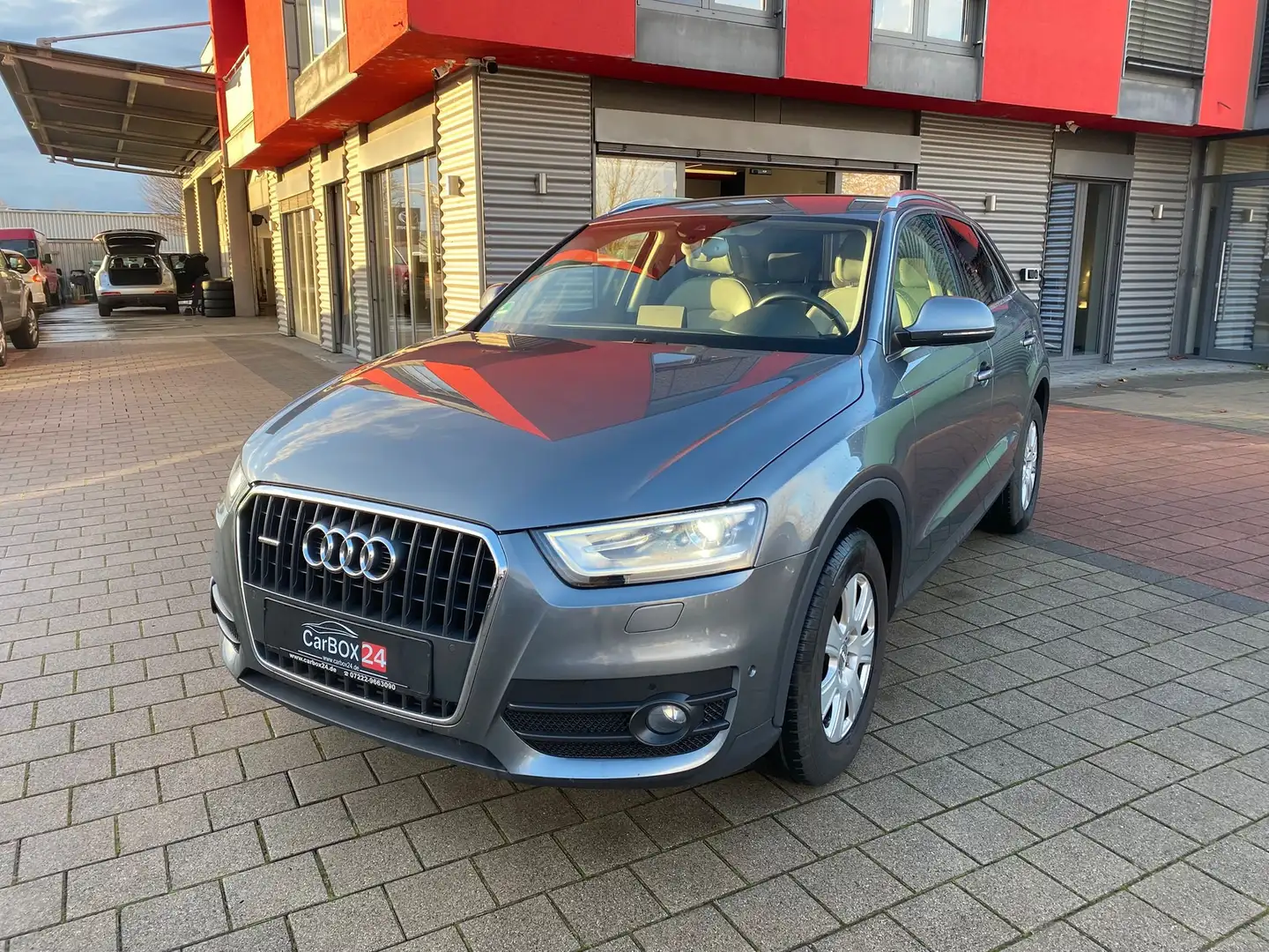 Audi Q3 2.0 TFSI quattro SERVICE / KLIMA / GARANTIE / AHK Gris - 2