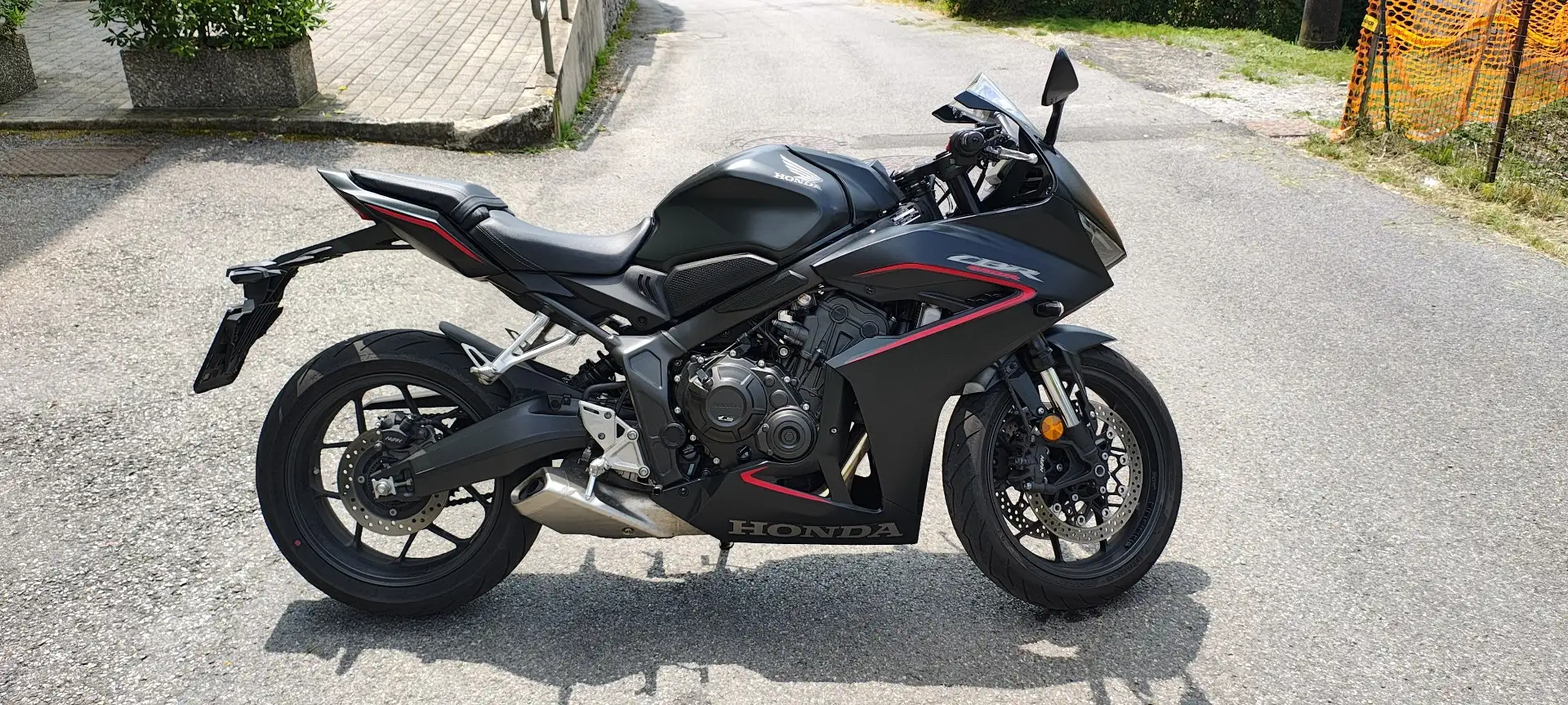 Honda CBR 650 Schwarz - 2