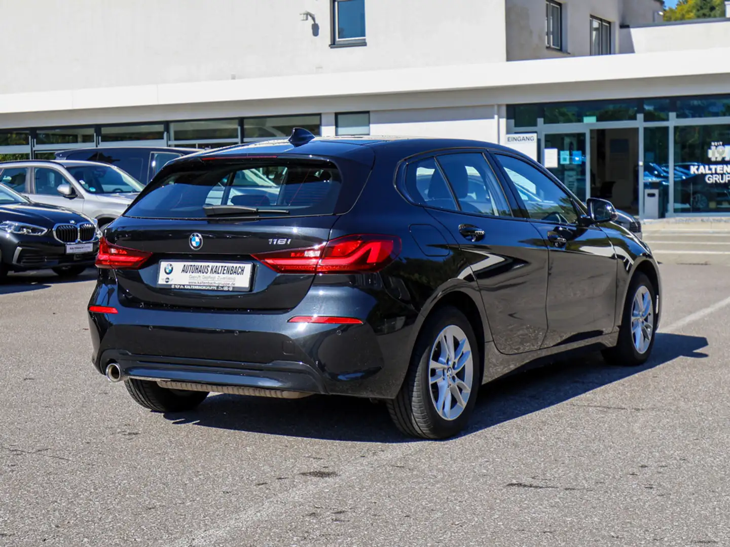 BMW 118 i Sport Line LED W-LAN NAVI SHZ PDC KLIMA Schwarz - 2