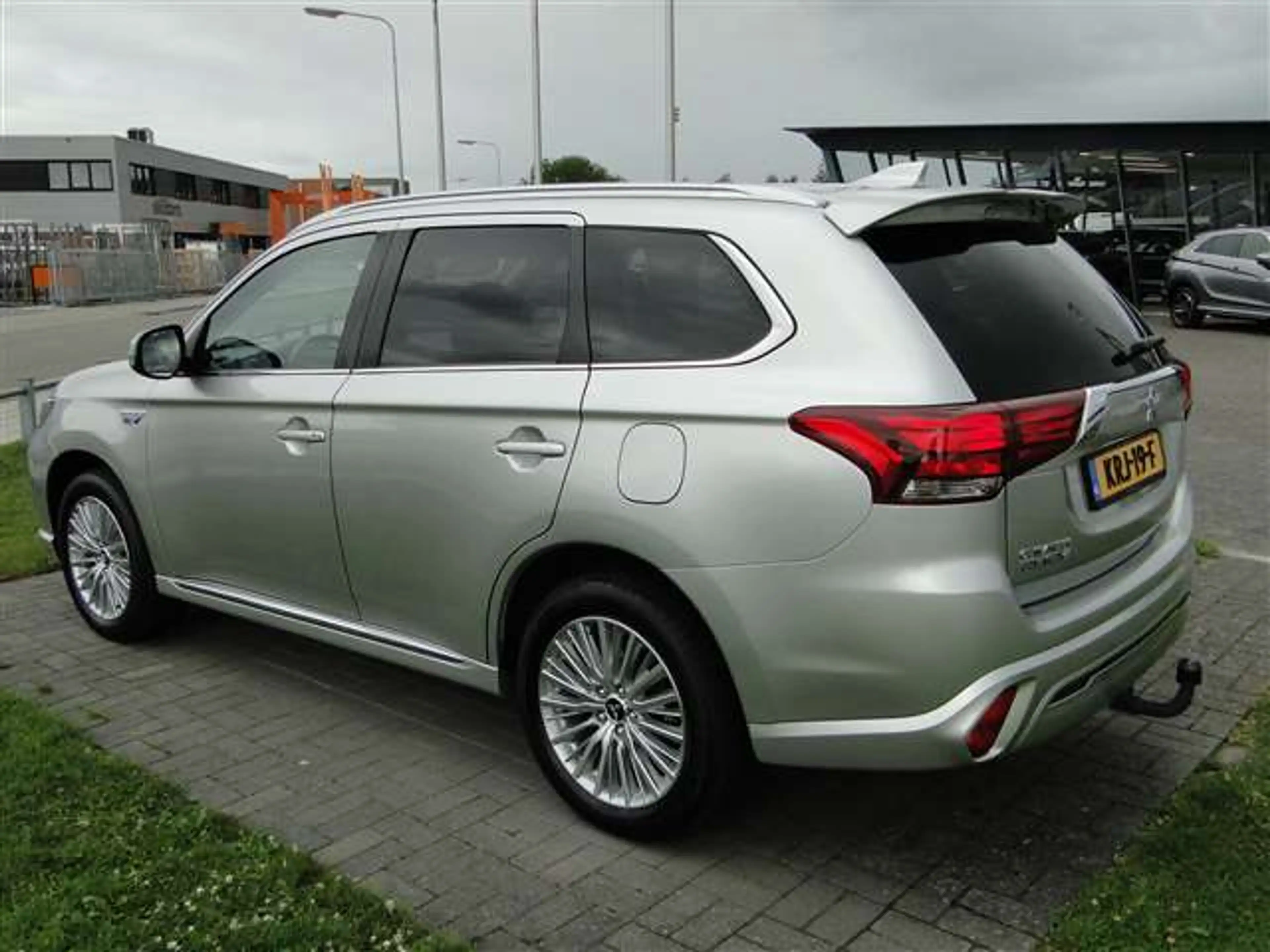 Mitsubishi Outlander 2.4 DOHC MIVEC PHEV 240pk | RIJKLAARPRIJS | TREKHA — photo 2