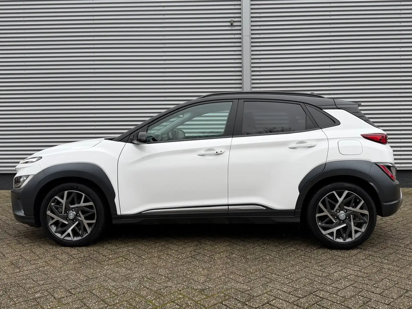 Hyundai KONA 1.6 GDI HEV 141pk DCT Premium | Stoelkoeling | Sto Weiß - 2