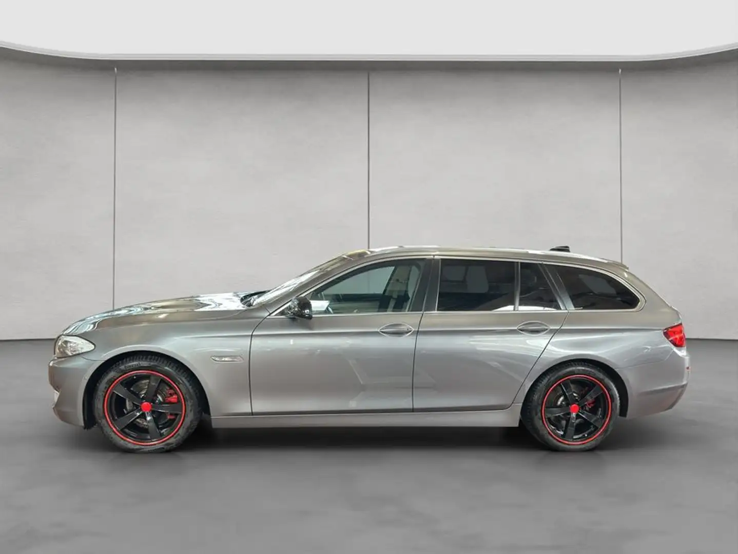 BMW 520 d Touring Pano Leder Navi Grau - 2