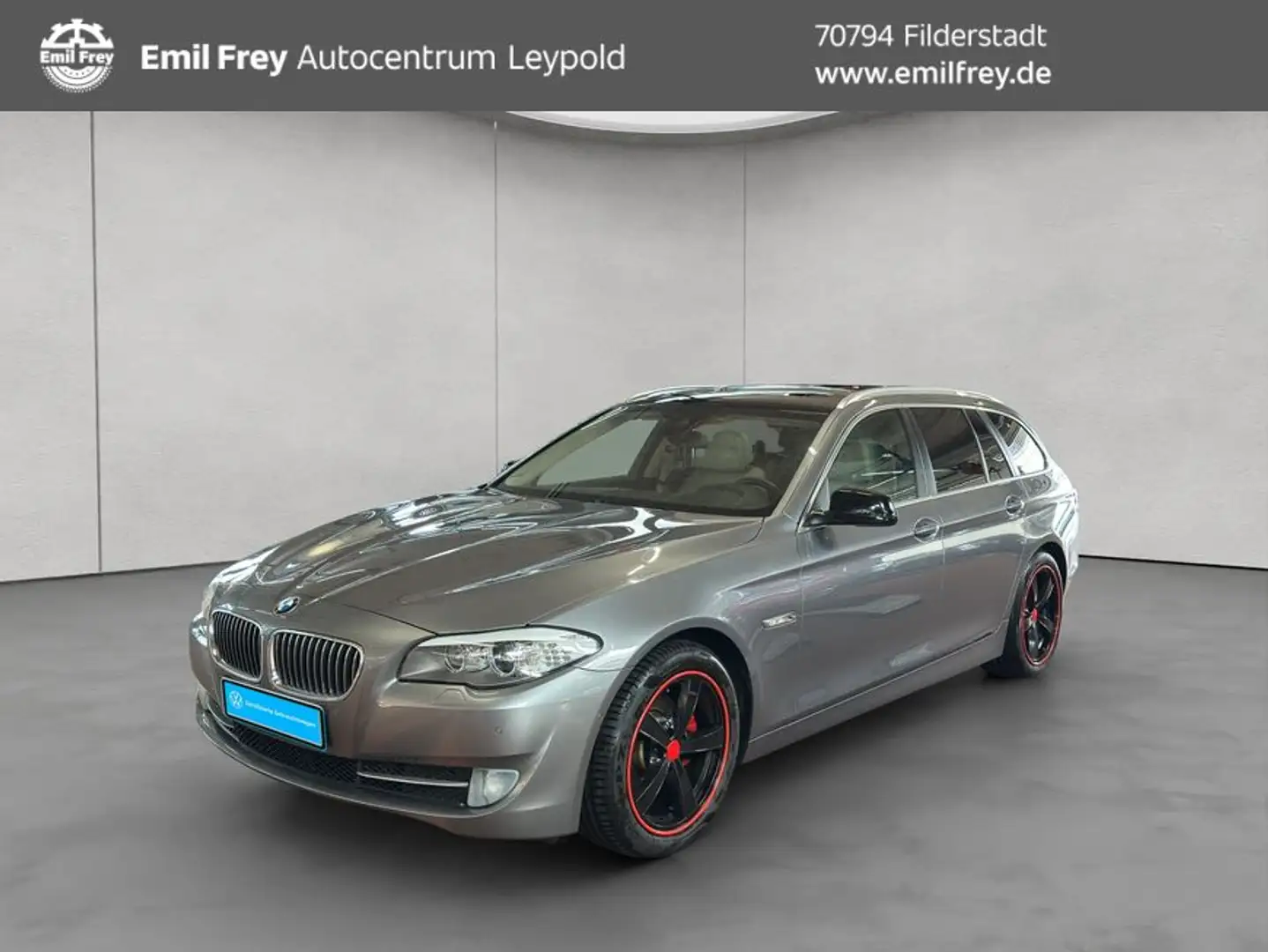 BMW 520 d Touring Pano Leder Navi Grau - 1