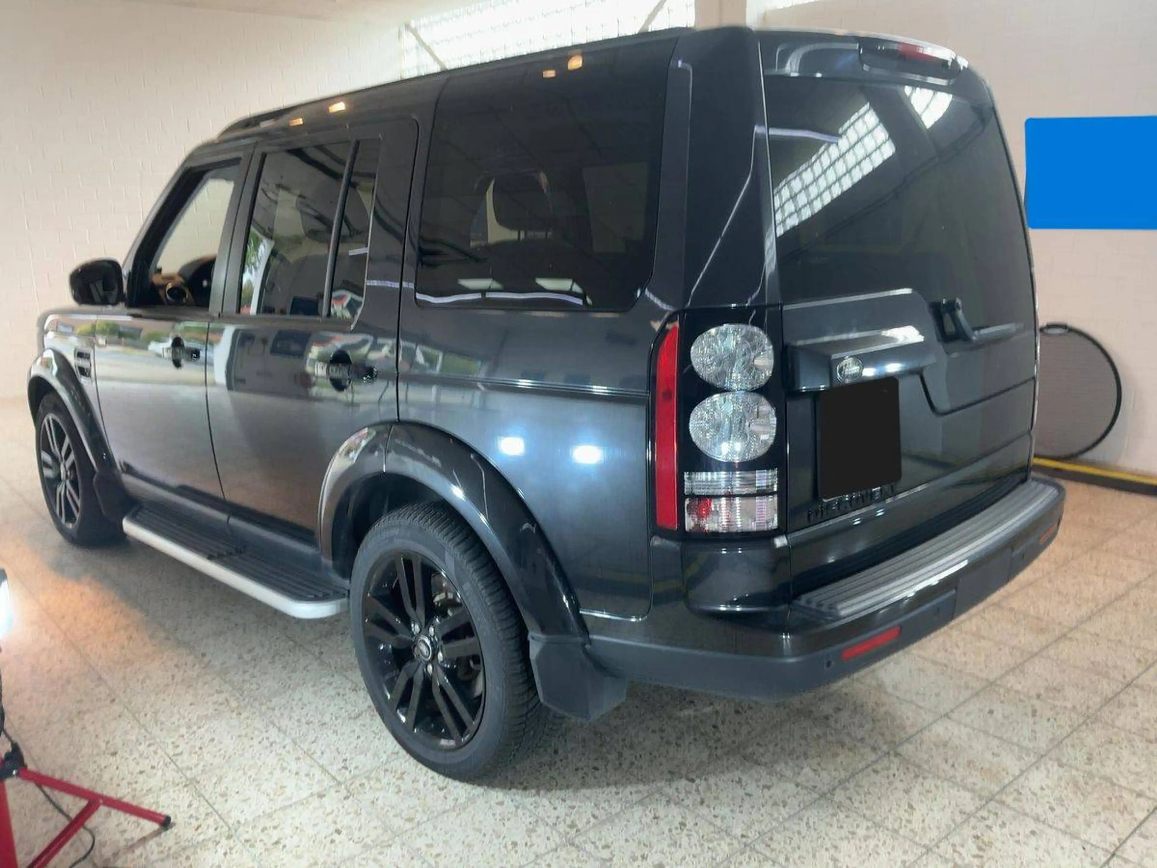 Land Rover Discovery 4 3.0 SDV6 HSE 7-Sitze *Navi| Pano| AHK* — photo 2