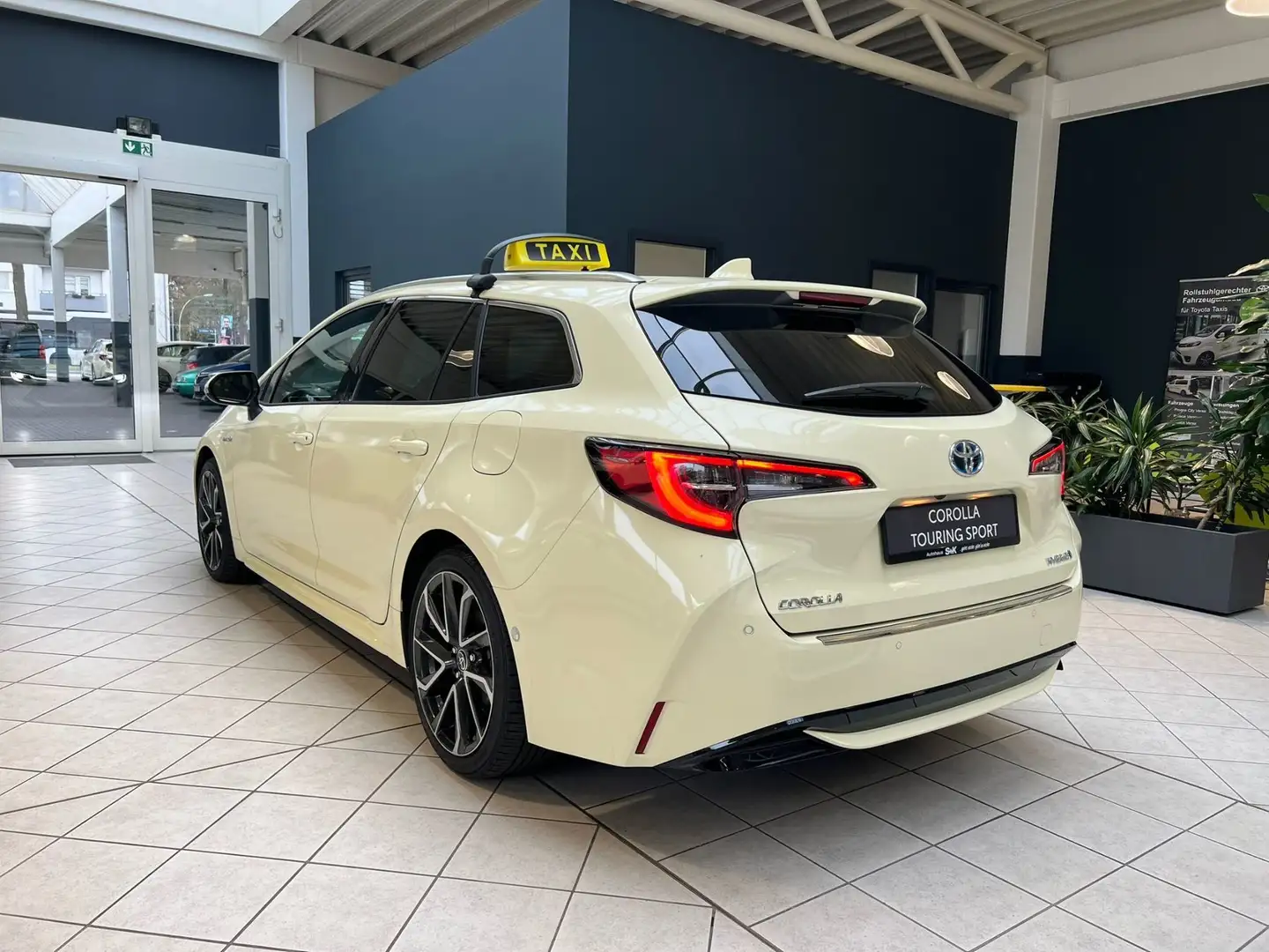 Toyota Corolla TS 2,0l Hybrid, Lounge Lounge Taxi Silber - 2