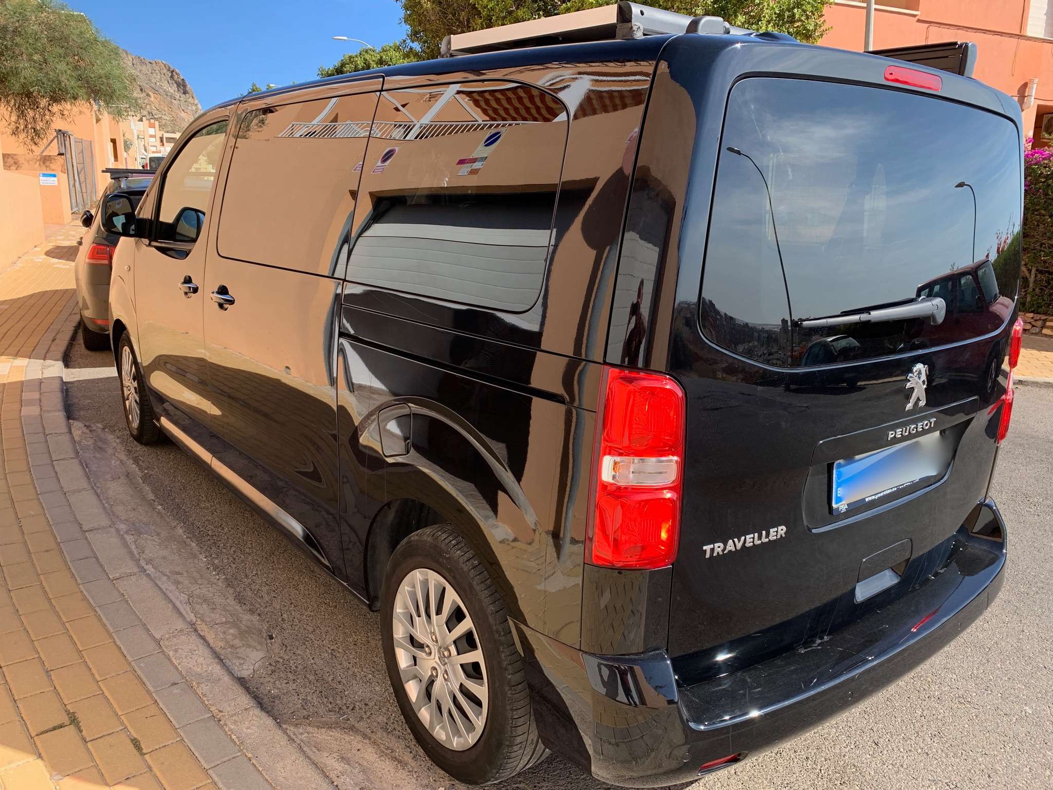 Peugeot Traveller Traveller 2.0BlueHDI Business Standard EAT8 180 Business - foto 1