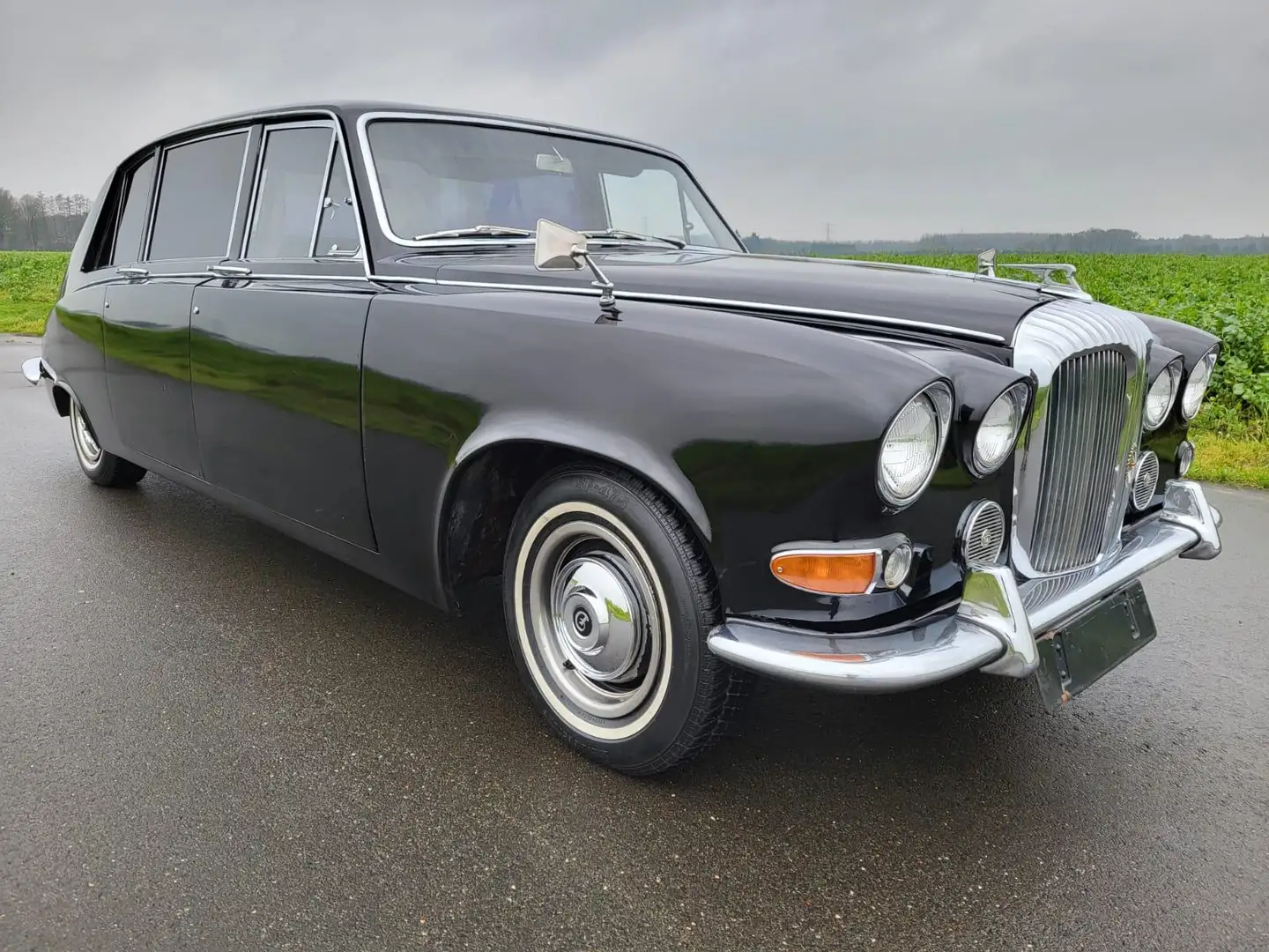 Daimler Van Den Plas DS420 oldtimer limosine PRICED TO SEL - 2