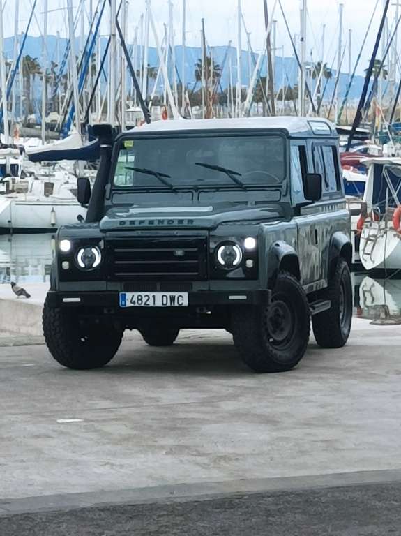 Land Rover Defender