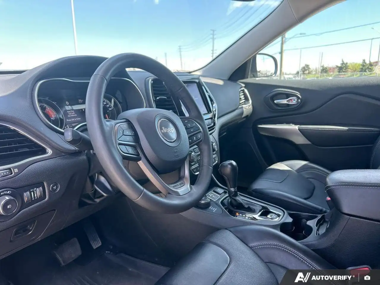 Jeep Cherokee снимка Jeep Cherokee