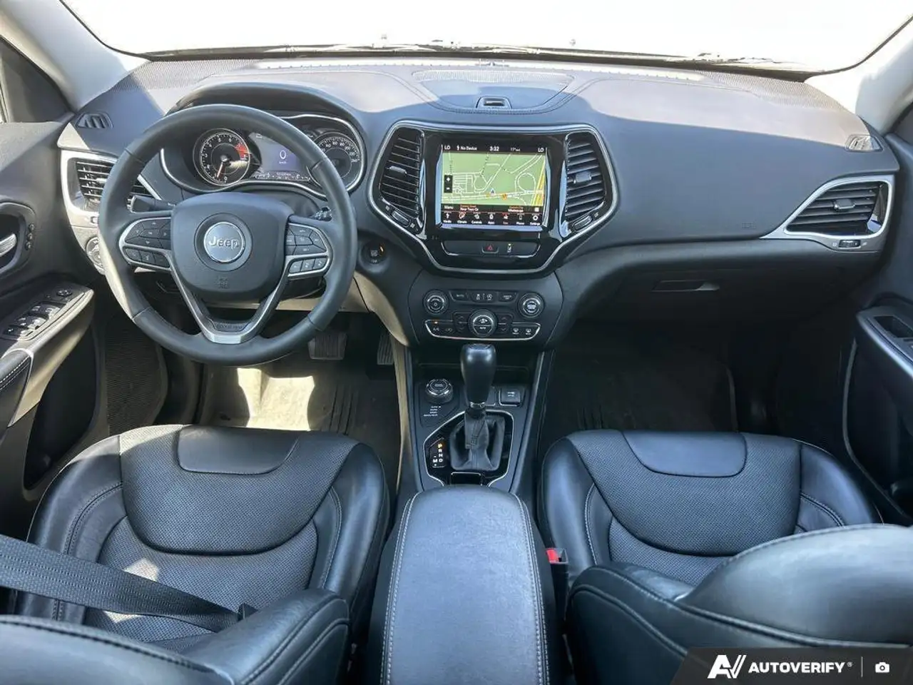 Jeep Cherokee снимка Jeep Cherokee